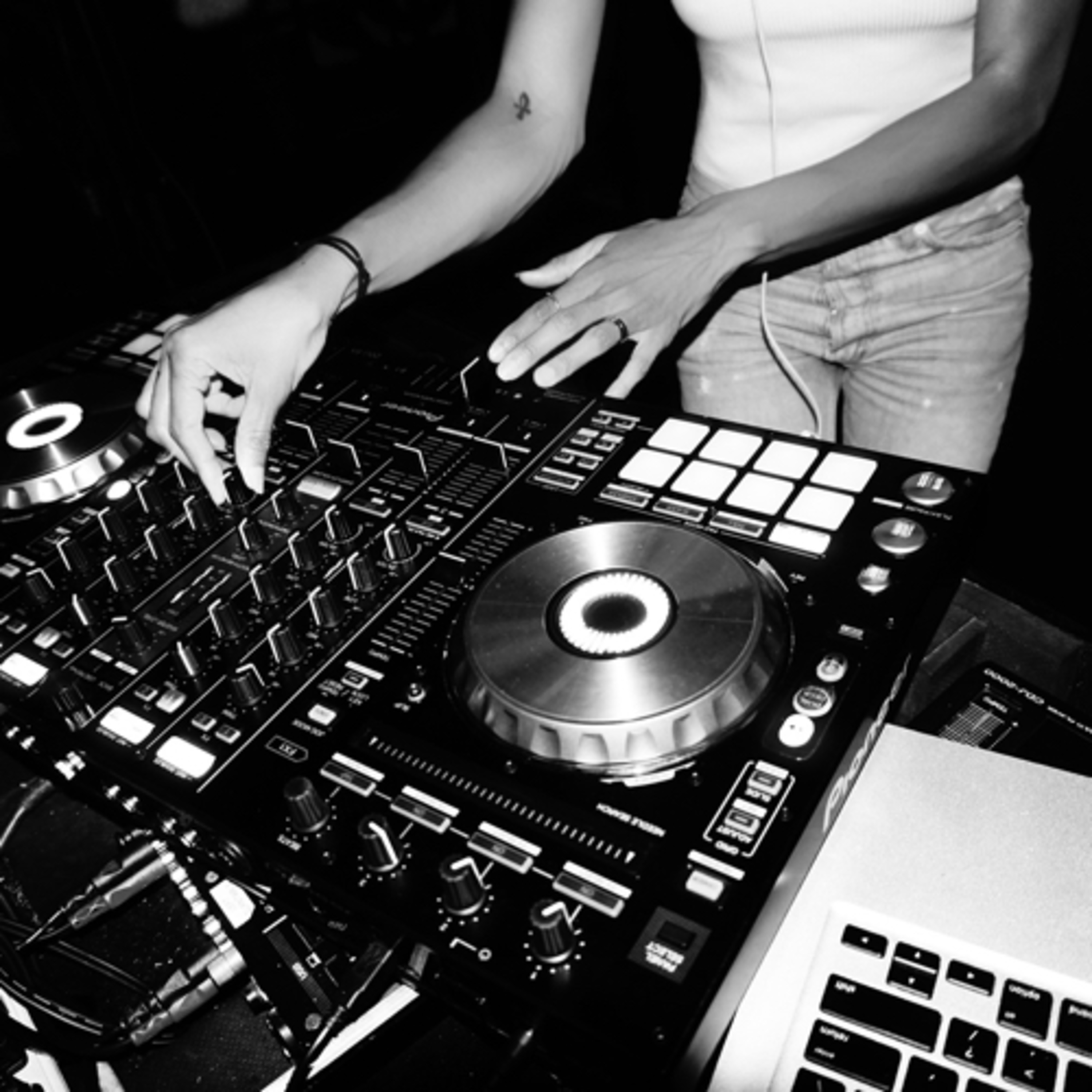 [BLCKFM]