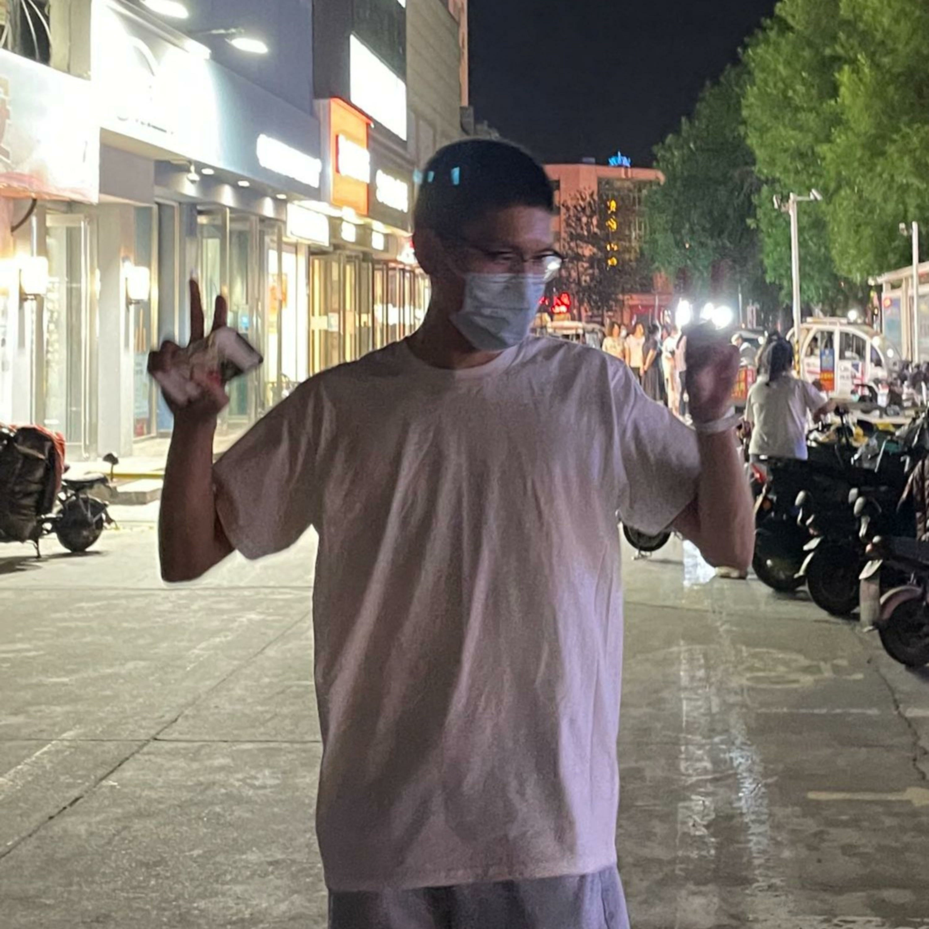 男彭友阿昕