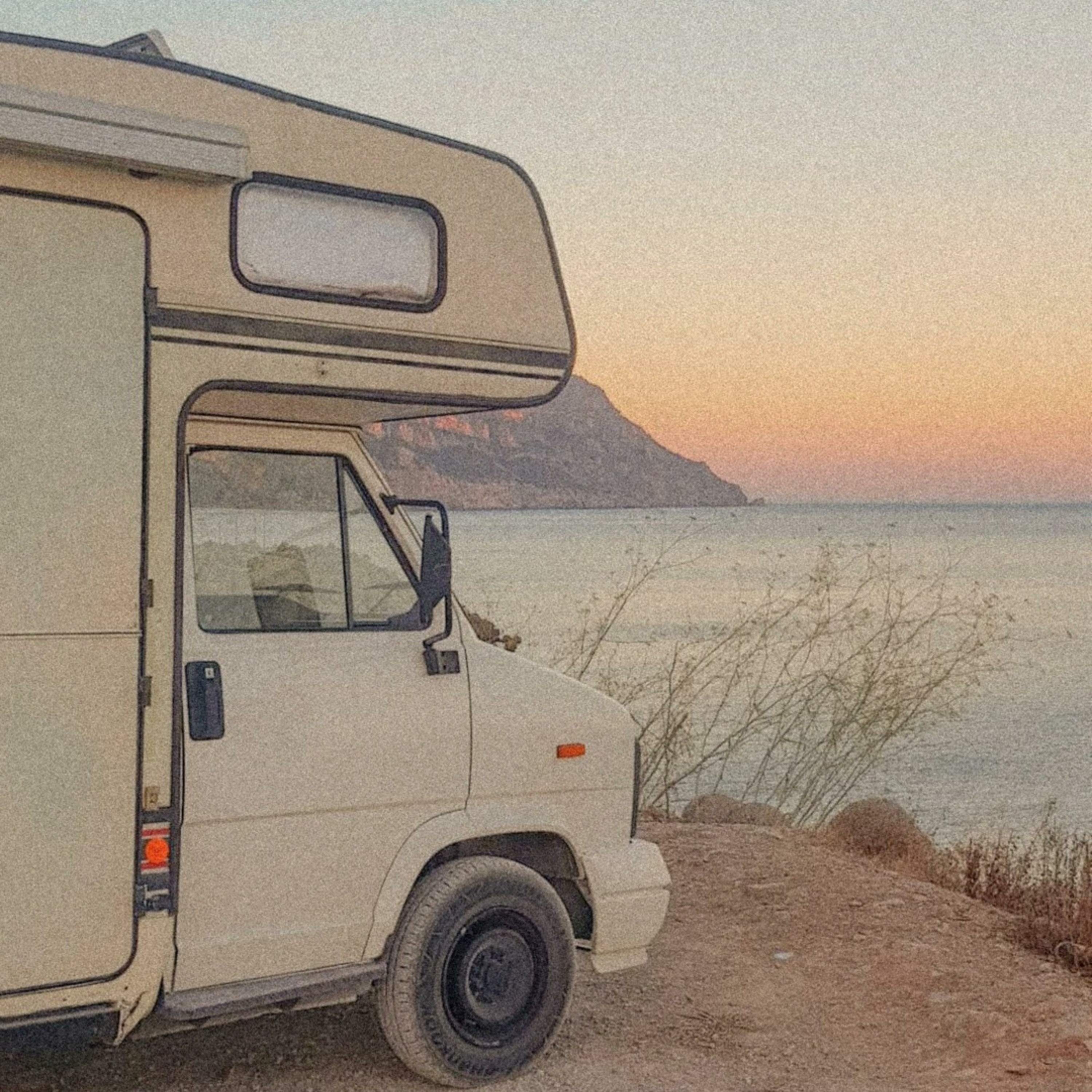 a vida é estranha cover art