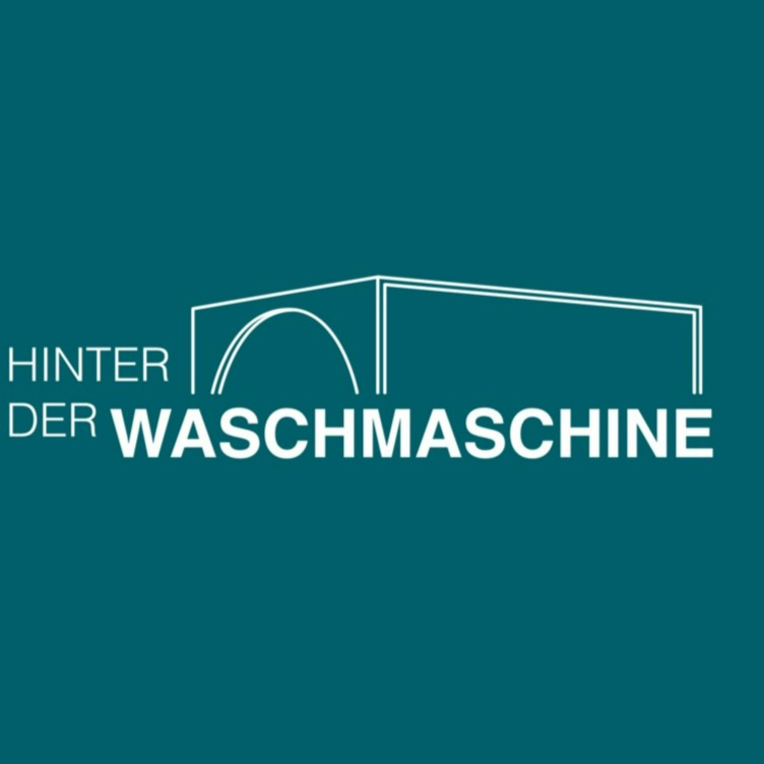 Hinter der Waschmaschine