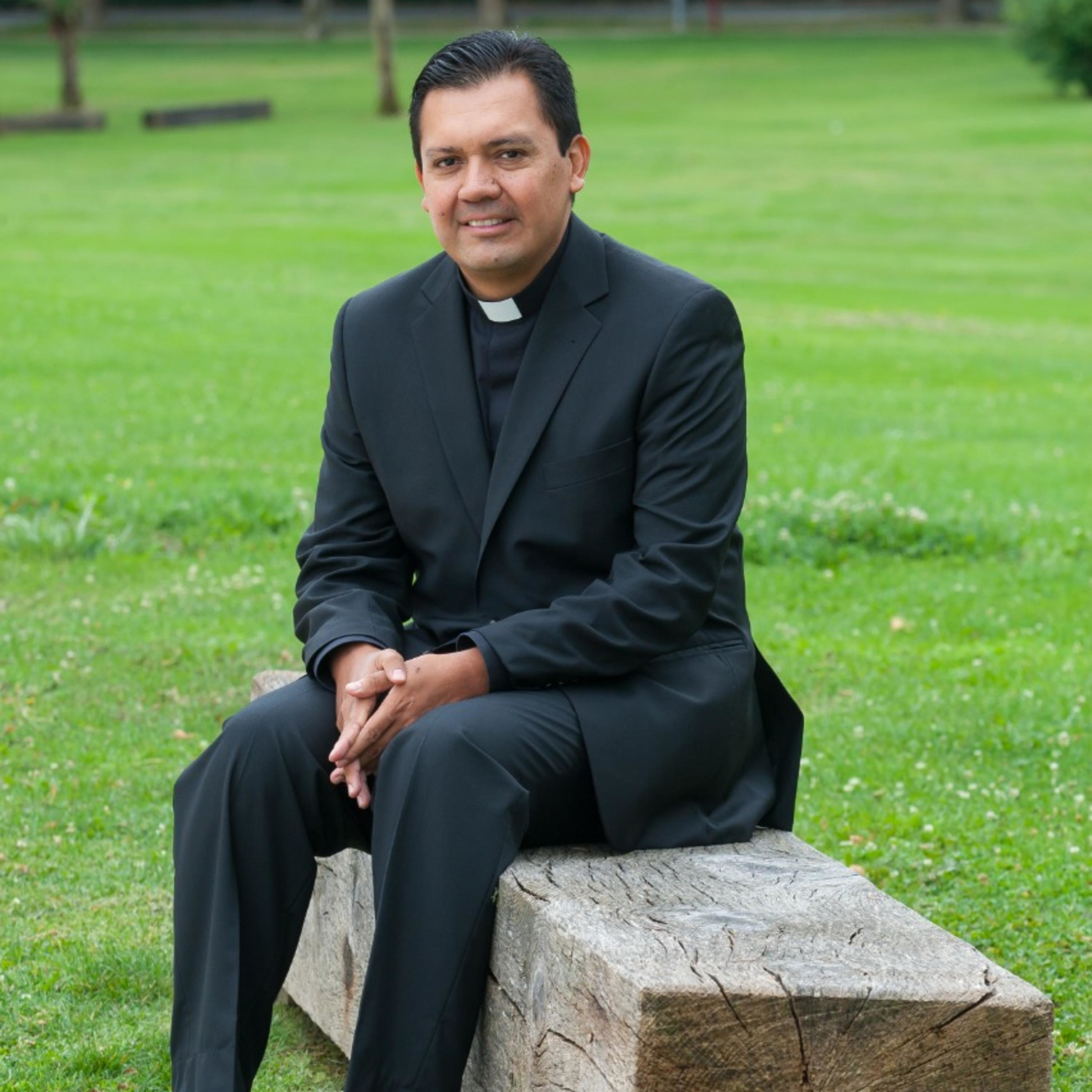 Padre Emmanuel Estrada podcast artwork