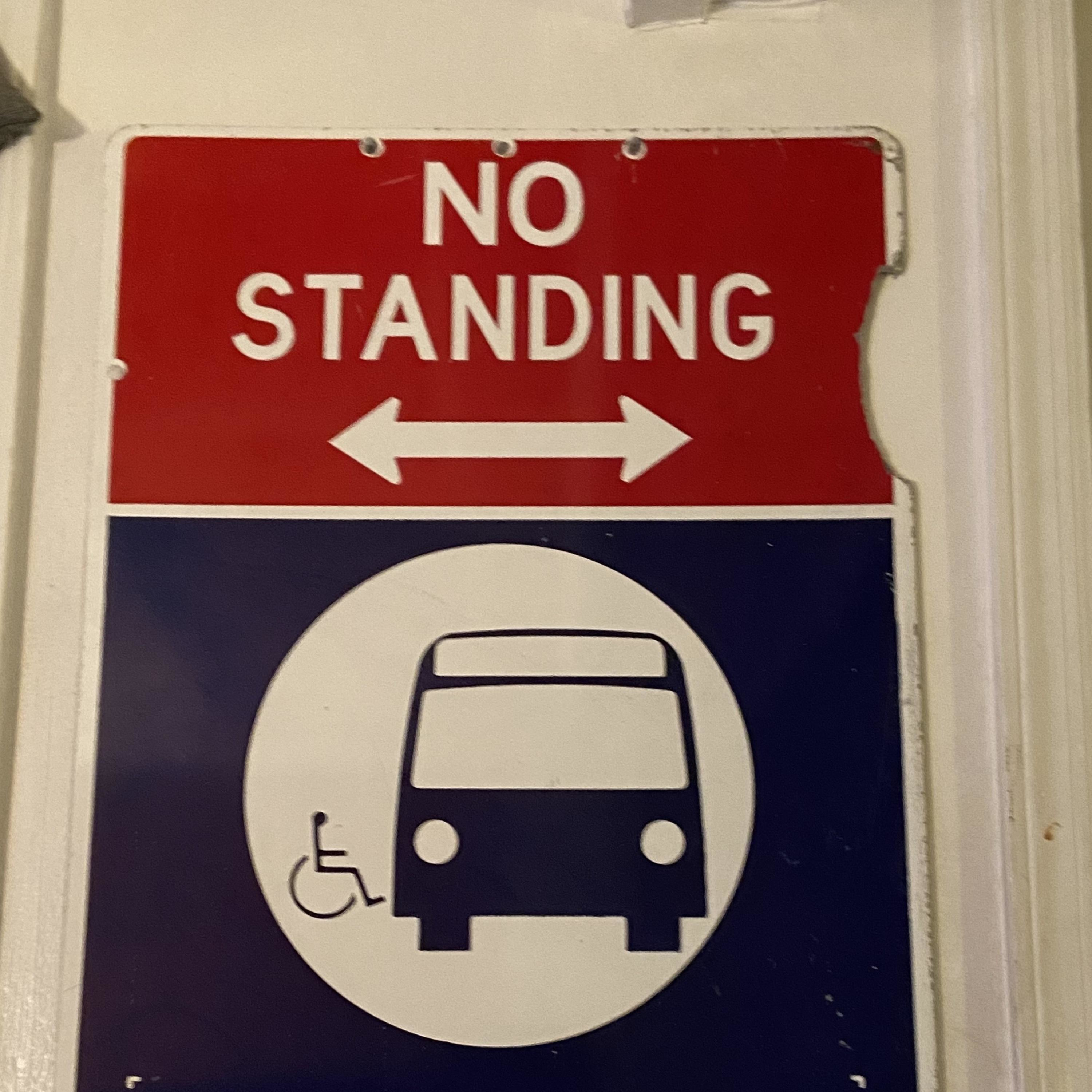 NO STANDING NO STANDING