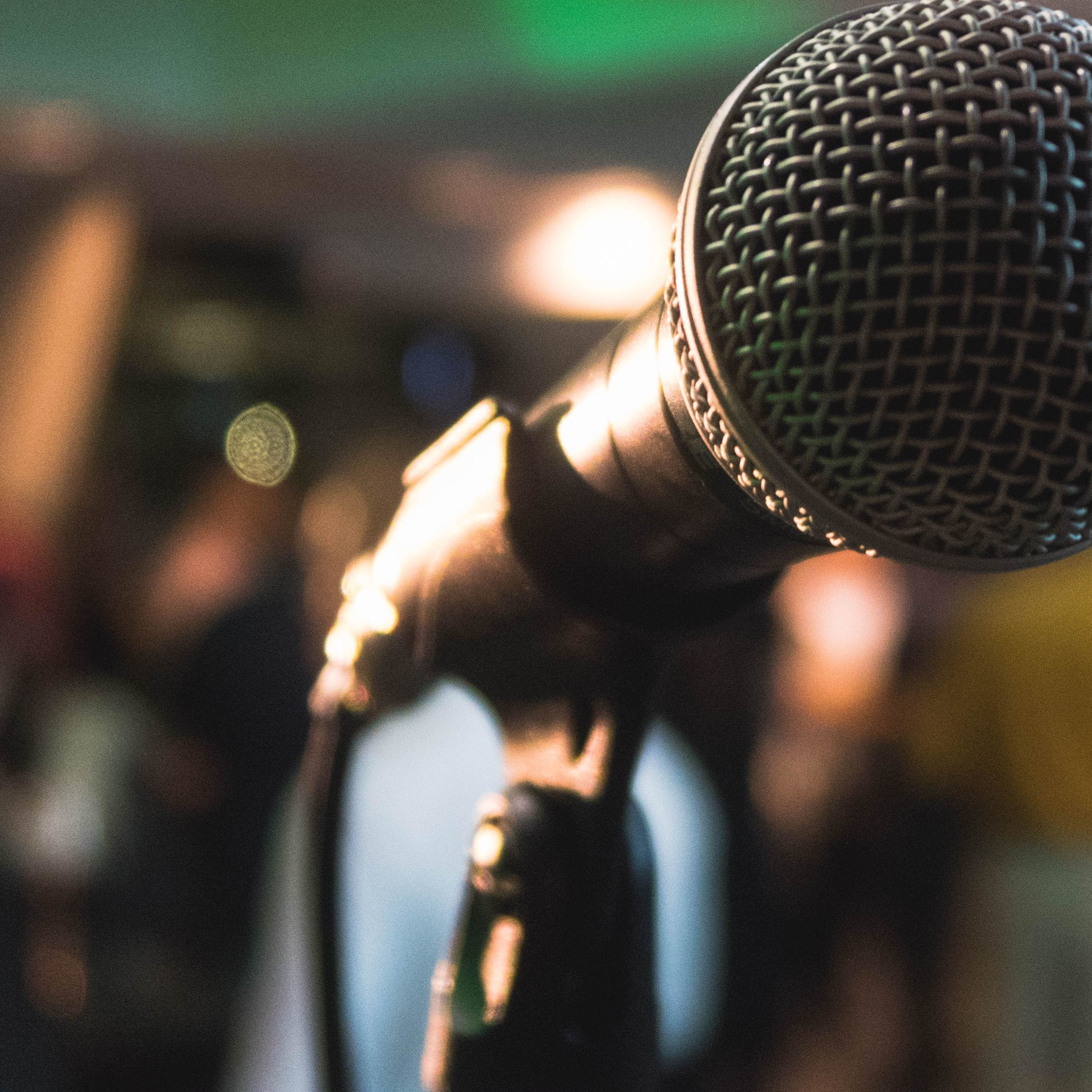 På Scenen med...? af Rasmus Rosford Nørgaard