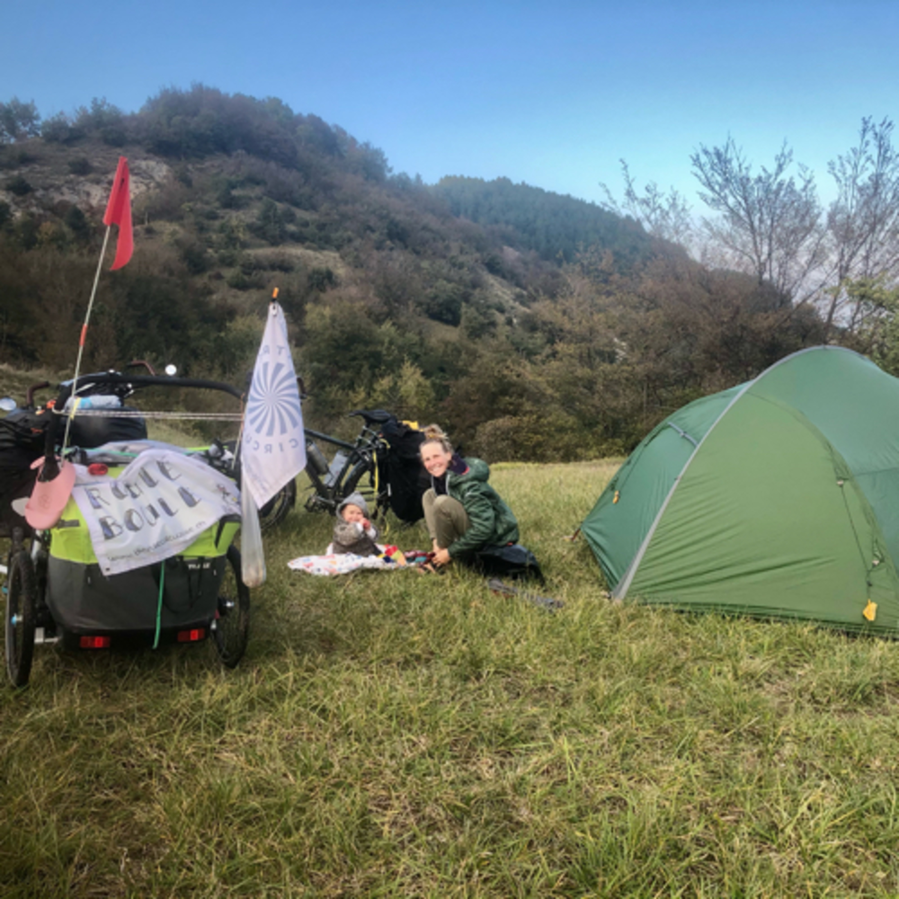 Une famille à vélo 
