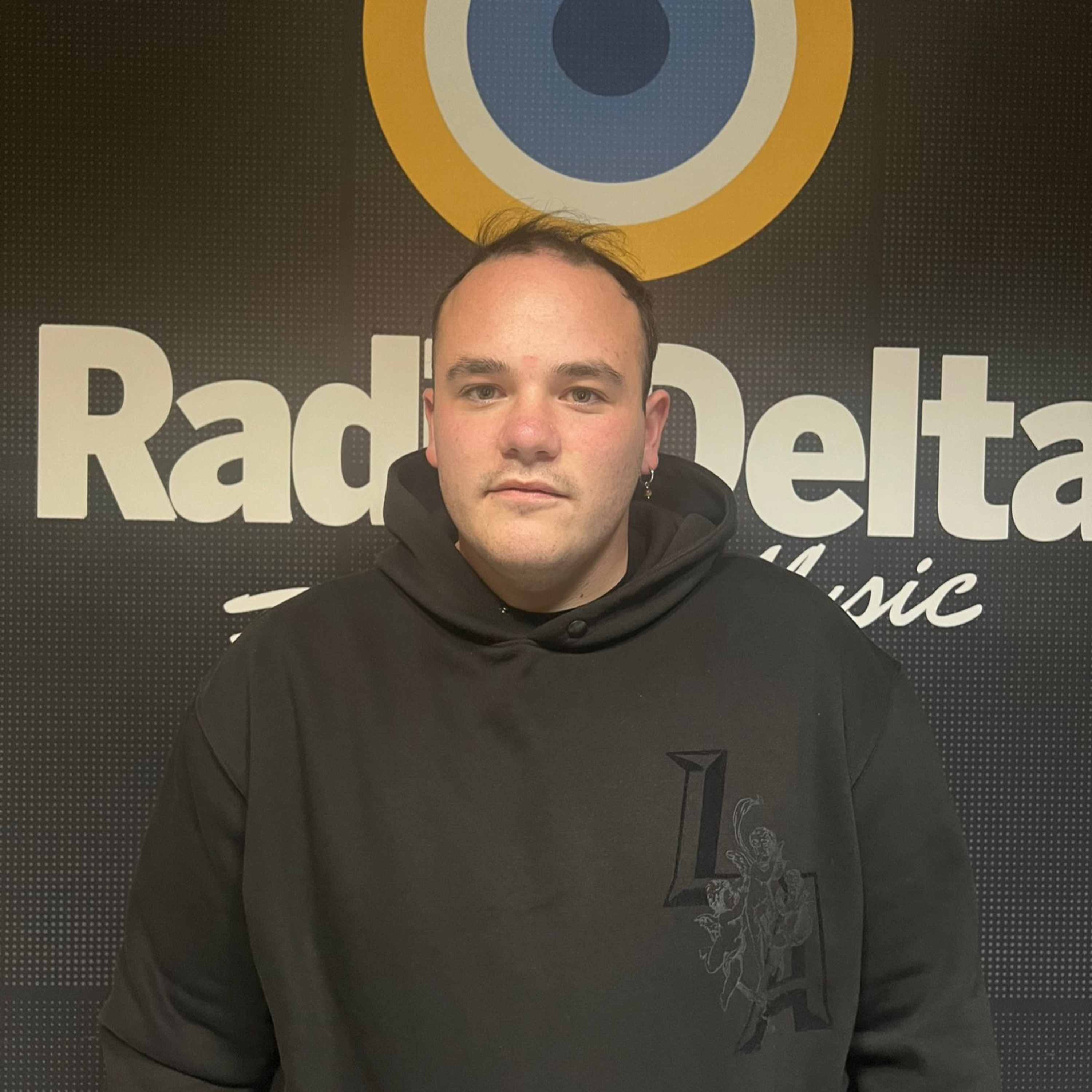Mads negli studi di Radio Delta 1 presenta "Guarirò" episode artwork