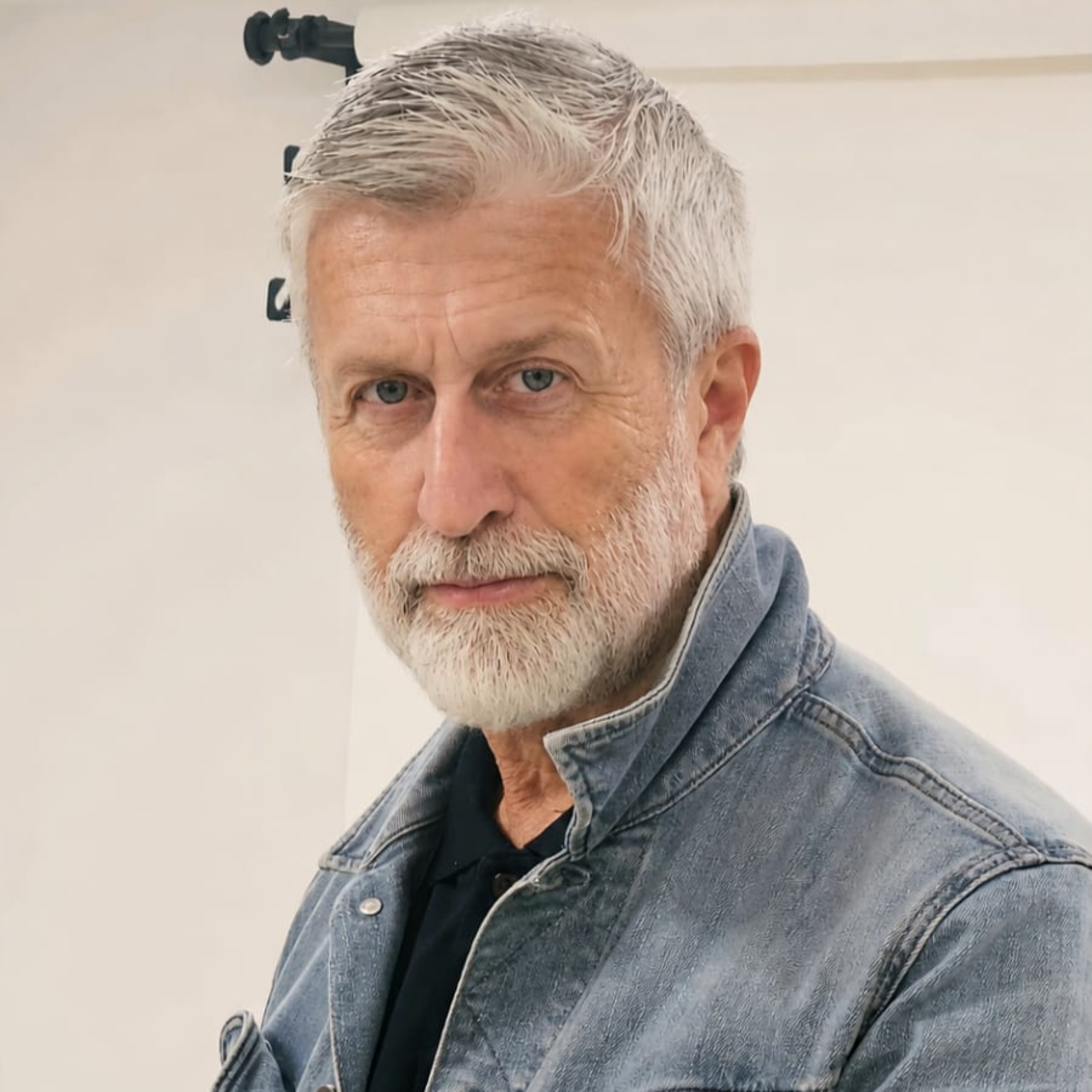 Bruno Panetta, uno dei tanti professionisti italiani che lavorano in situazioni di guerra episode artwork