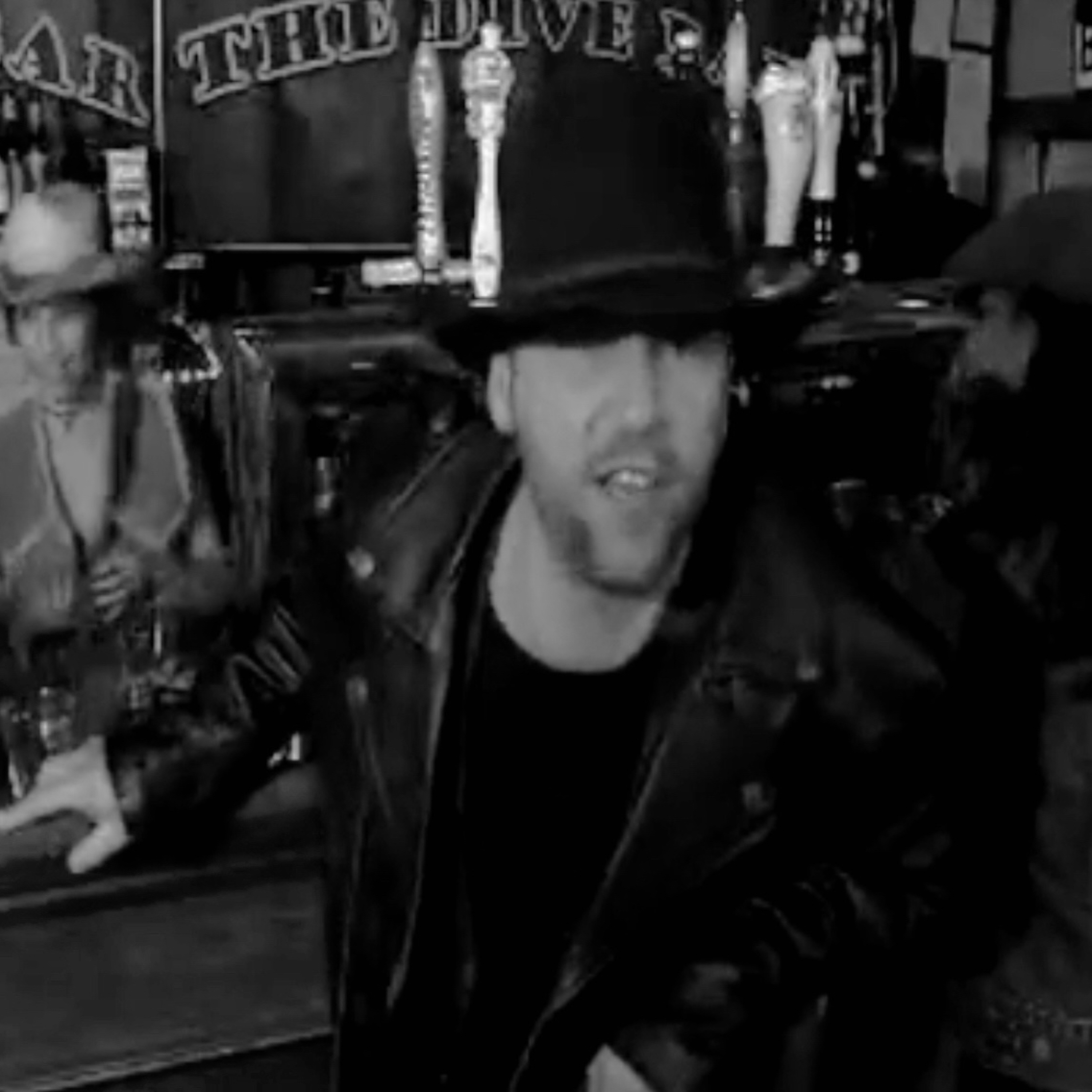 Dotmig "Dive Bar"