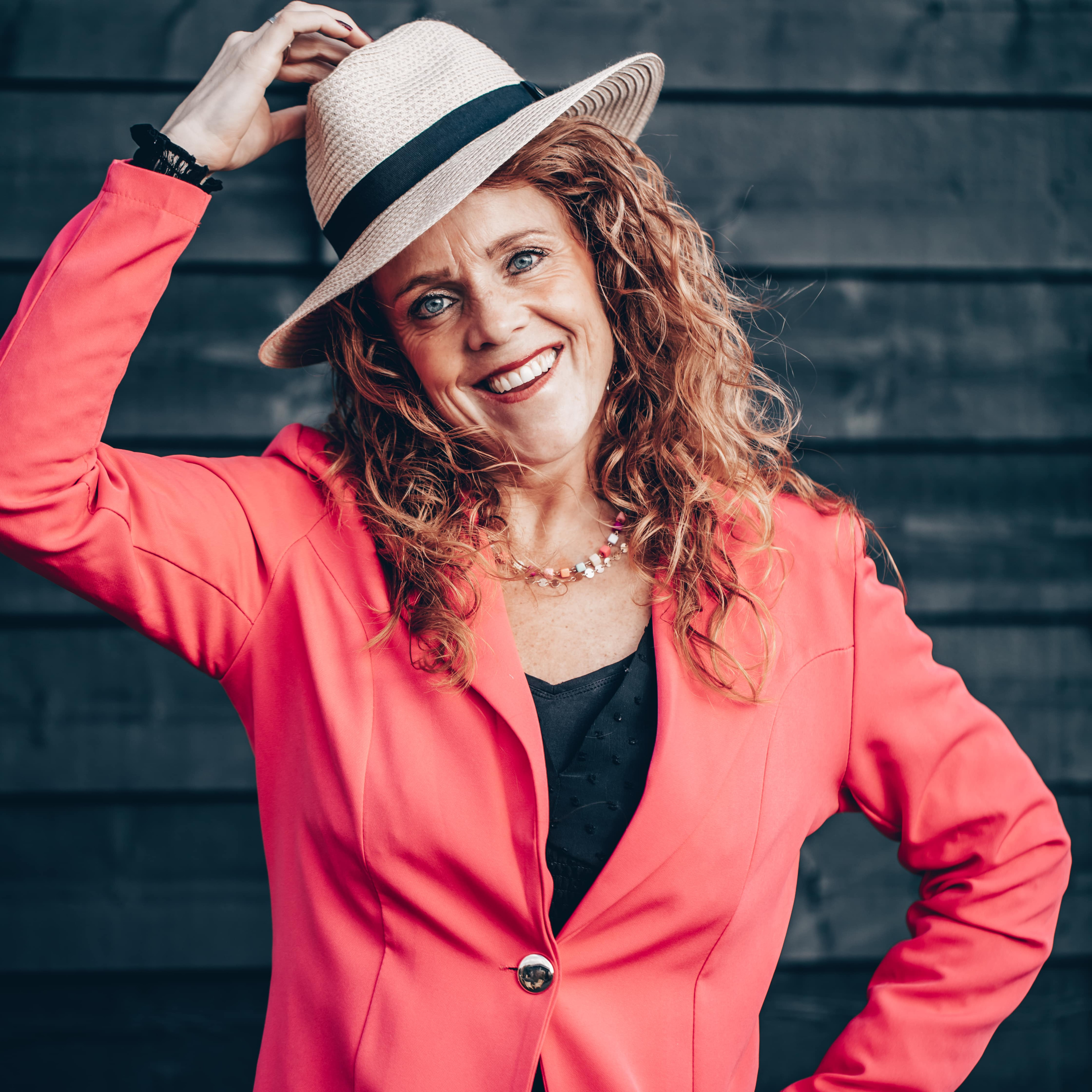 Miranda Tijink | Sterk in Sales, ik help ambiteuze coaches en dienstverleners verkopen vanuit verbinding!