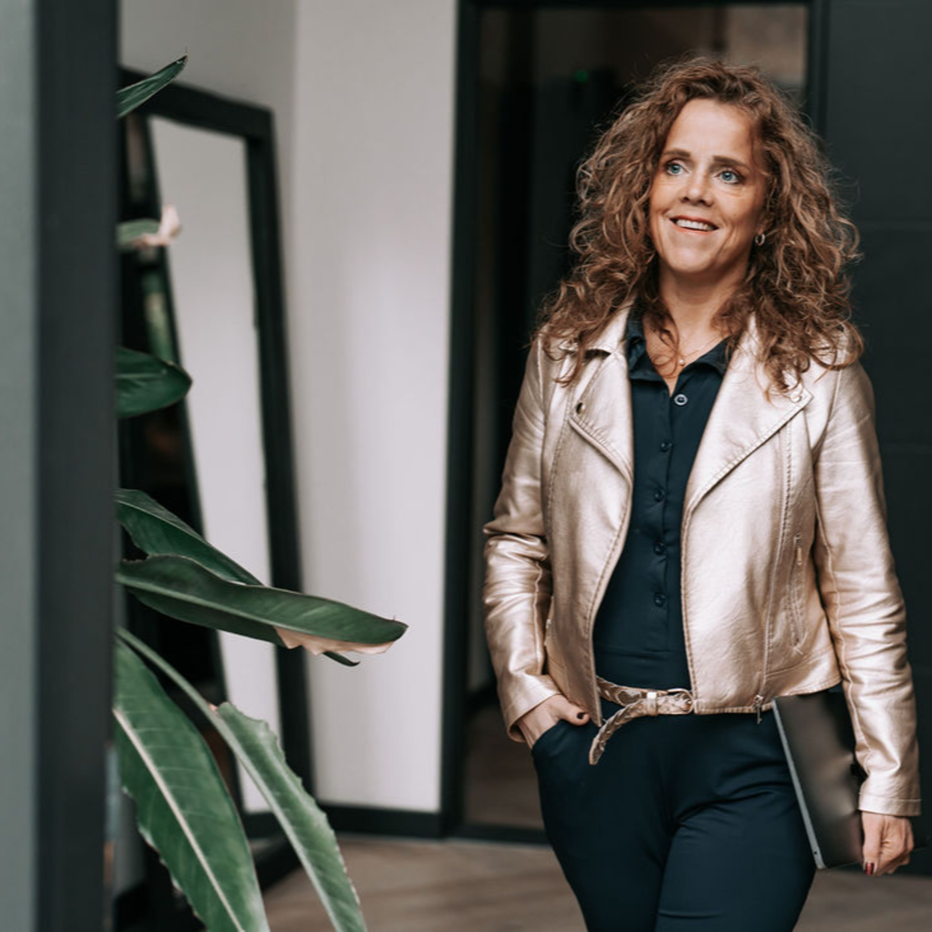 Miranda Tijink | Sterk in Sales, ik help ambiteuze coaches en dienstverleners verkopen vanuit verbinding!