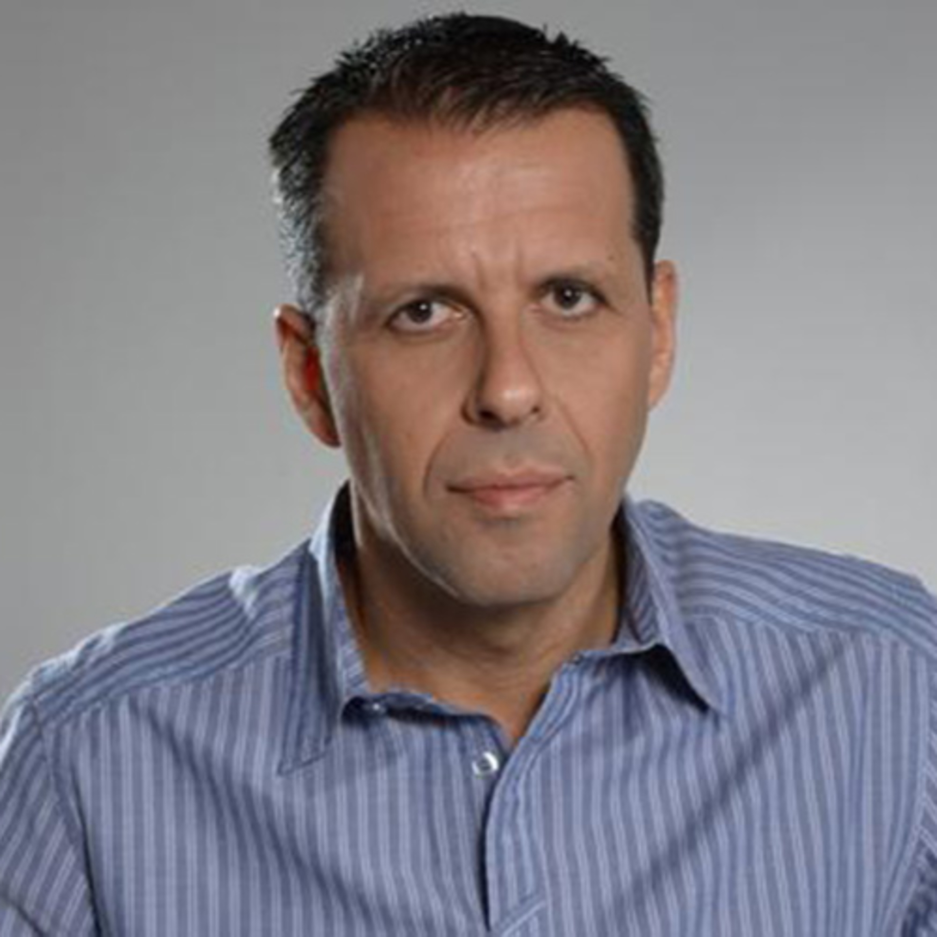 פרק 202: רונן צור, מסע אל תוך מכונת ההכפשה של נתניהו episode artwork