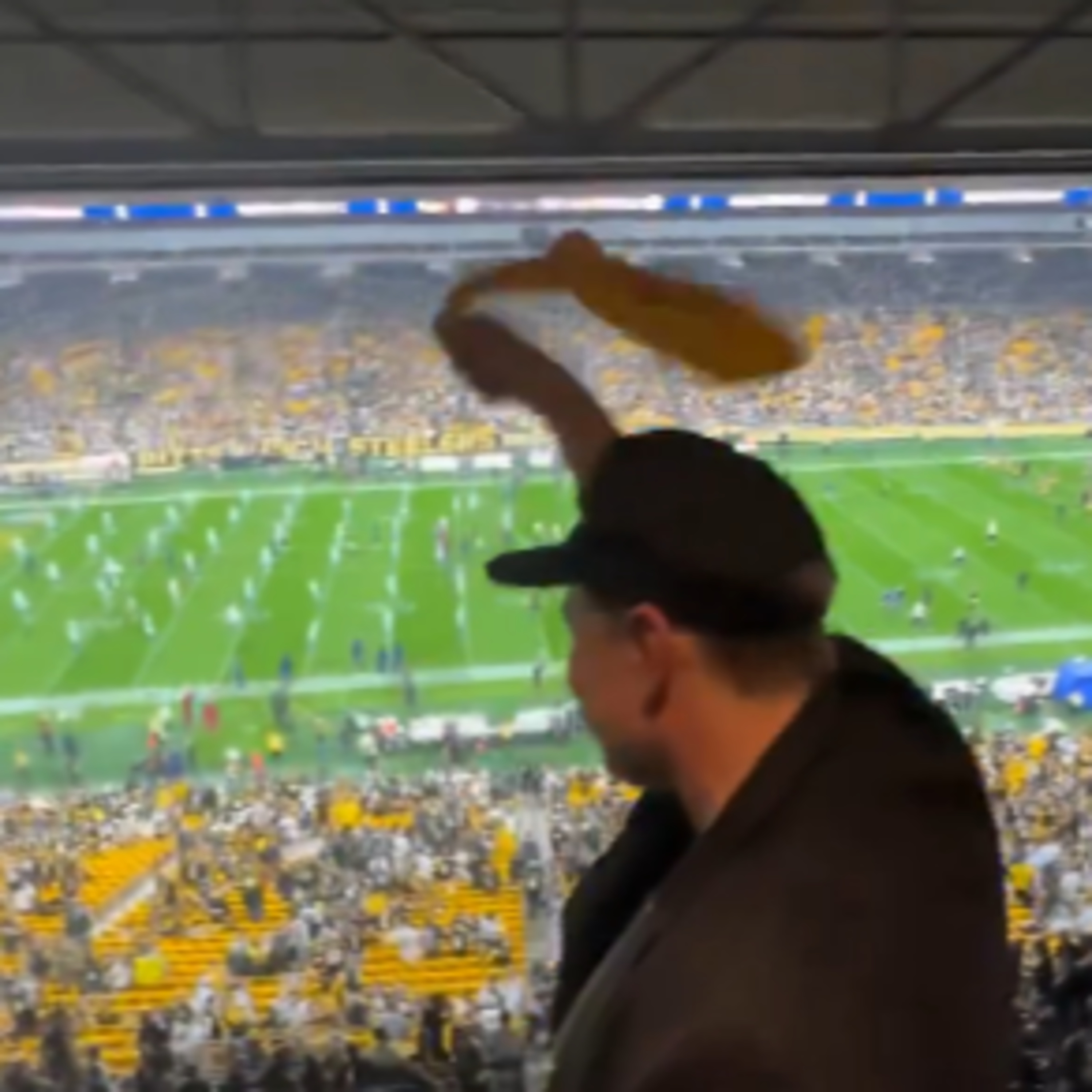 Elon Musk likes the Steelers. Which celebrity do you want to support the Browns? episode artwork