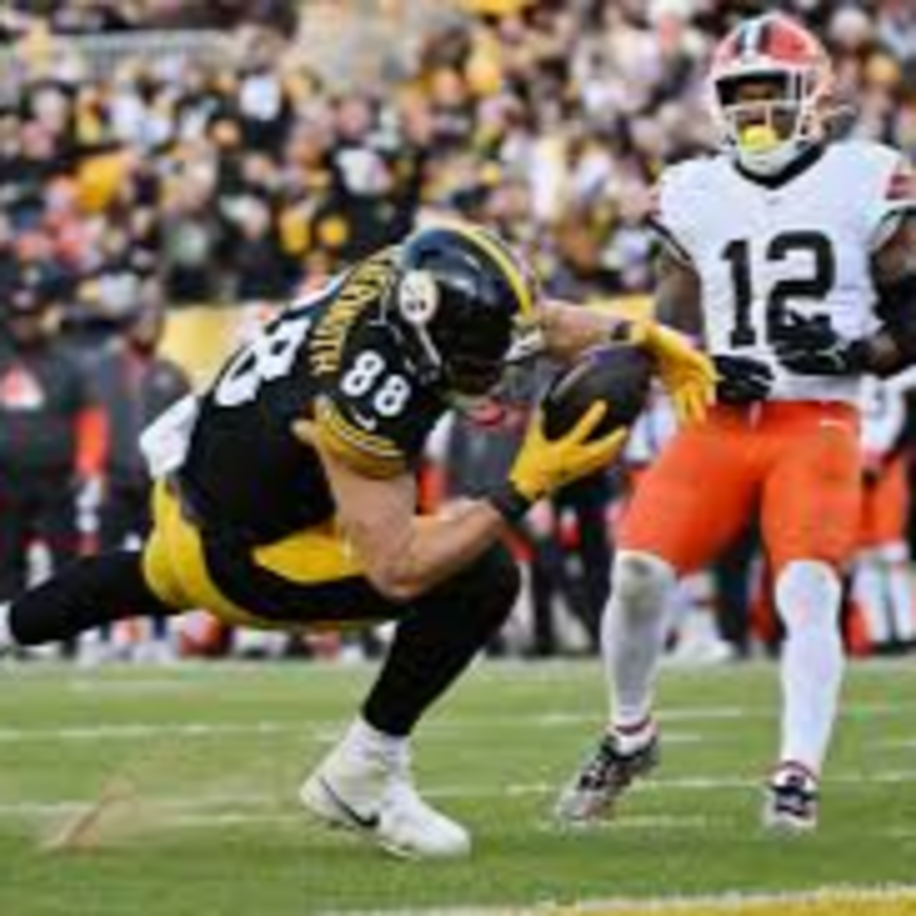 NFL moves: Browns re-sign Garrett, Steelers target Rodgers & Wilson, Ohio State basketball update episode artwork