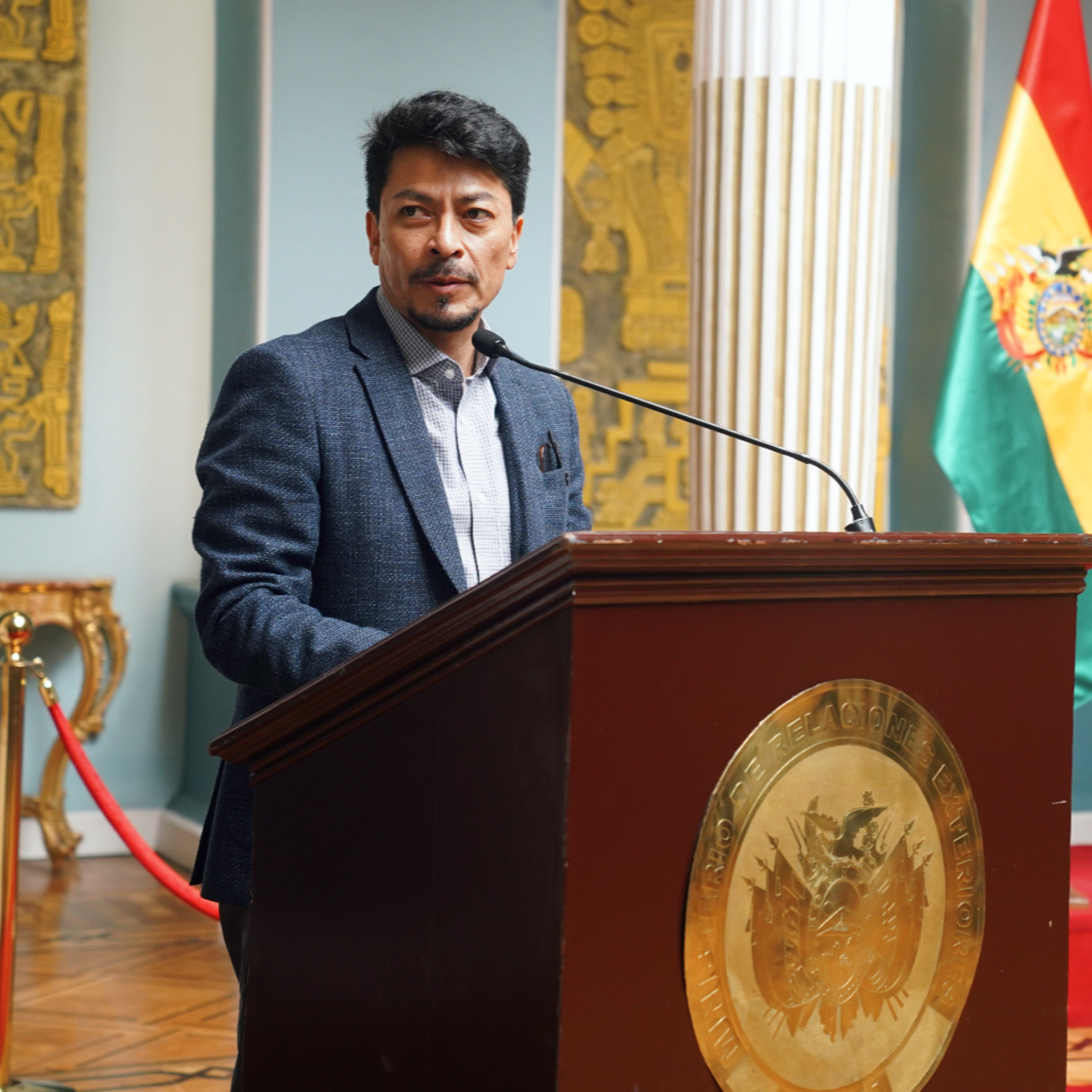 Del Canciller a Edmand Lara: Puede dar un paso al costado