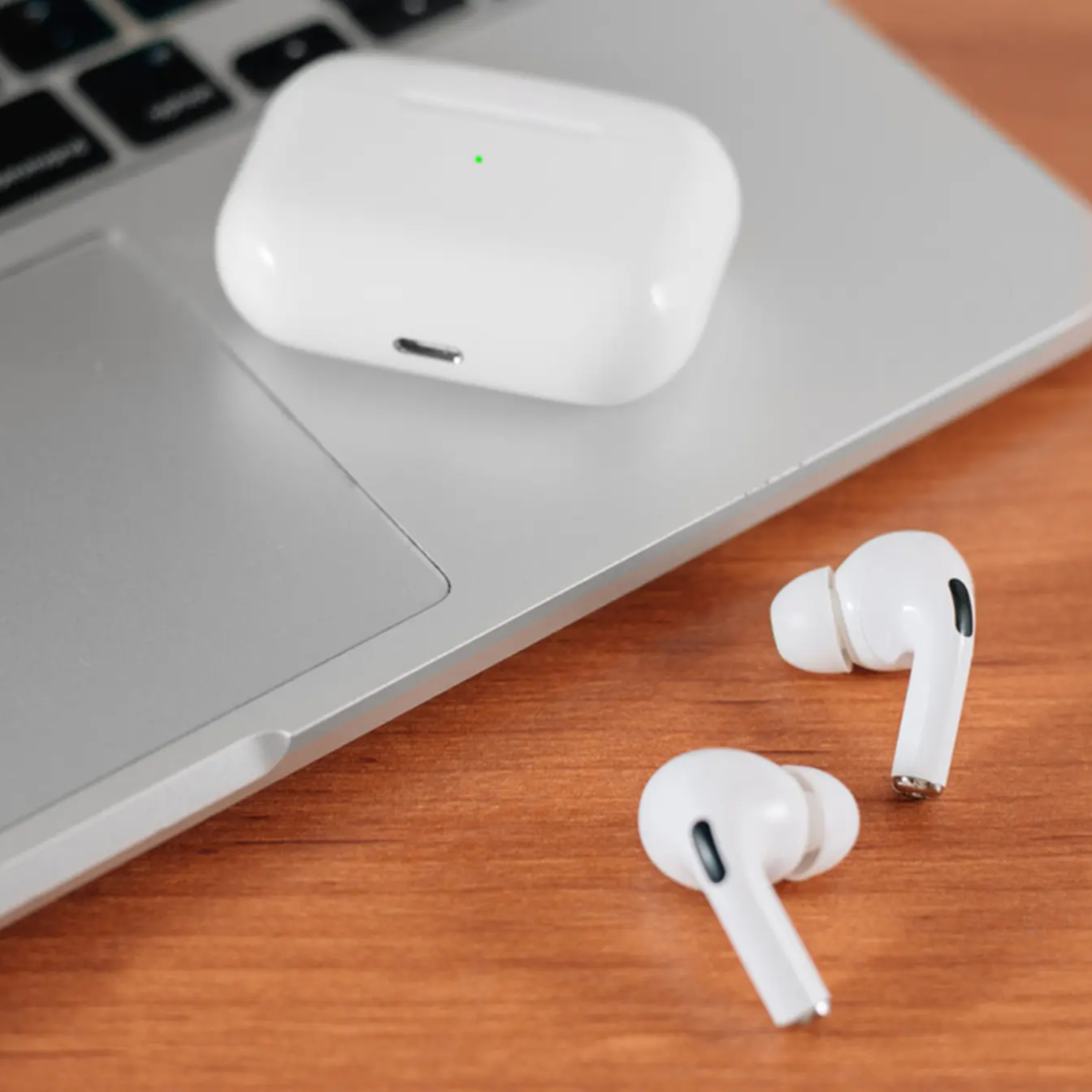 全新 M2 Mac 上萬元產品登場！同場加映舊款 AirPods 都加入智能 AI 新功能！ episode artwork