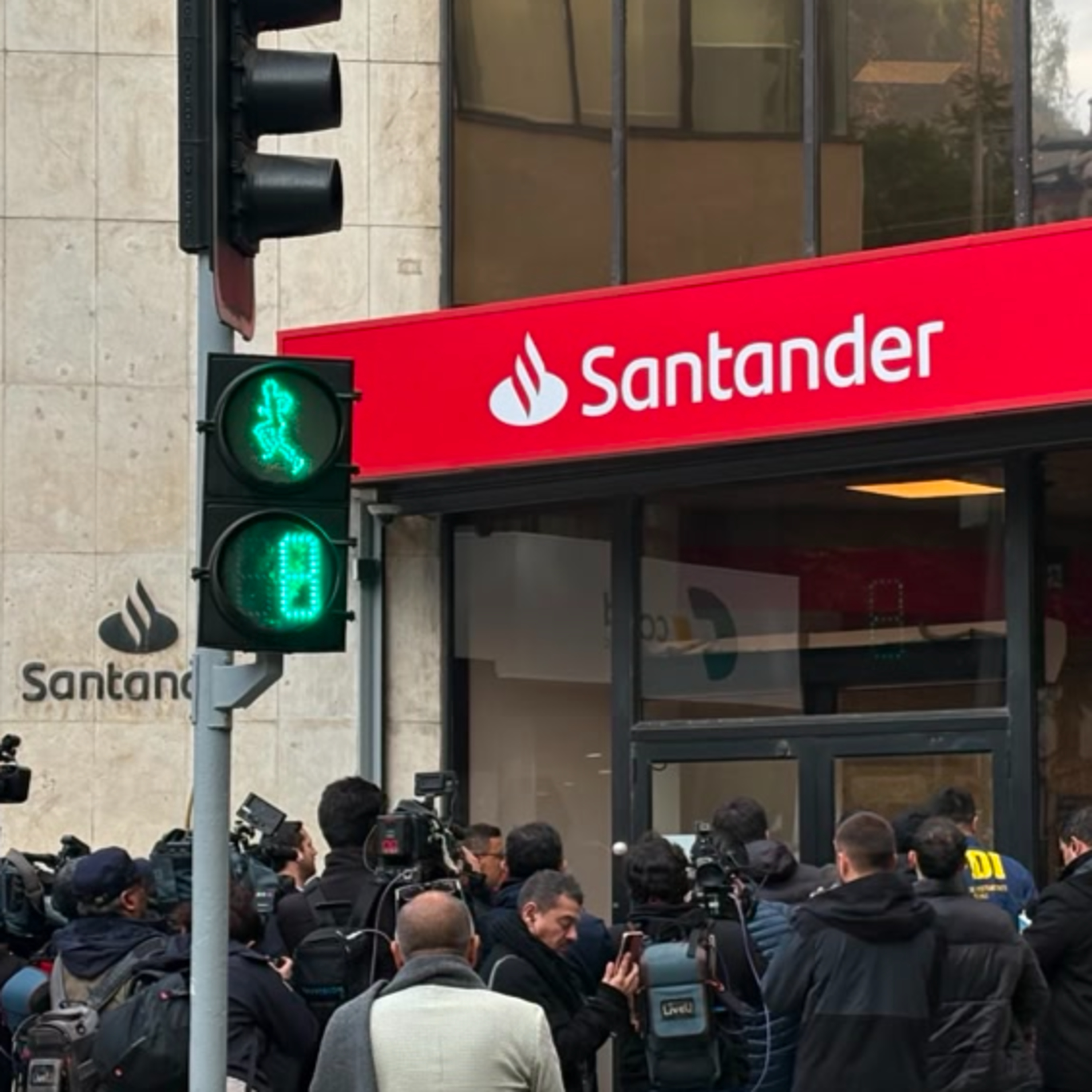 "Abonantes" y "presta-cuentas": así operaba la red del Tren de Aragua que lavó $75 mil millones en la que cayó un ejecutivo del Banco Santander