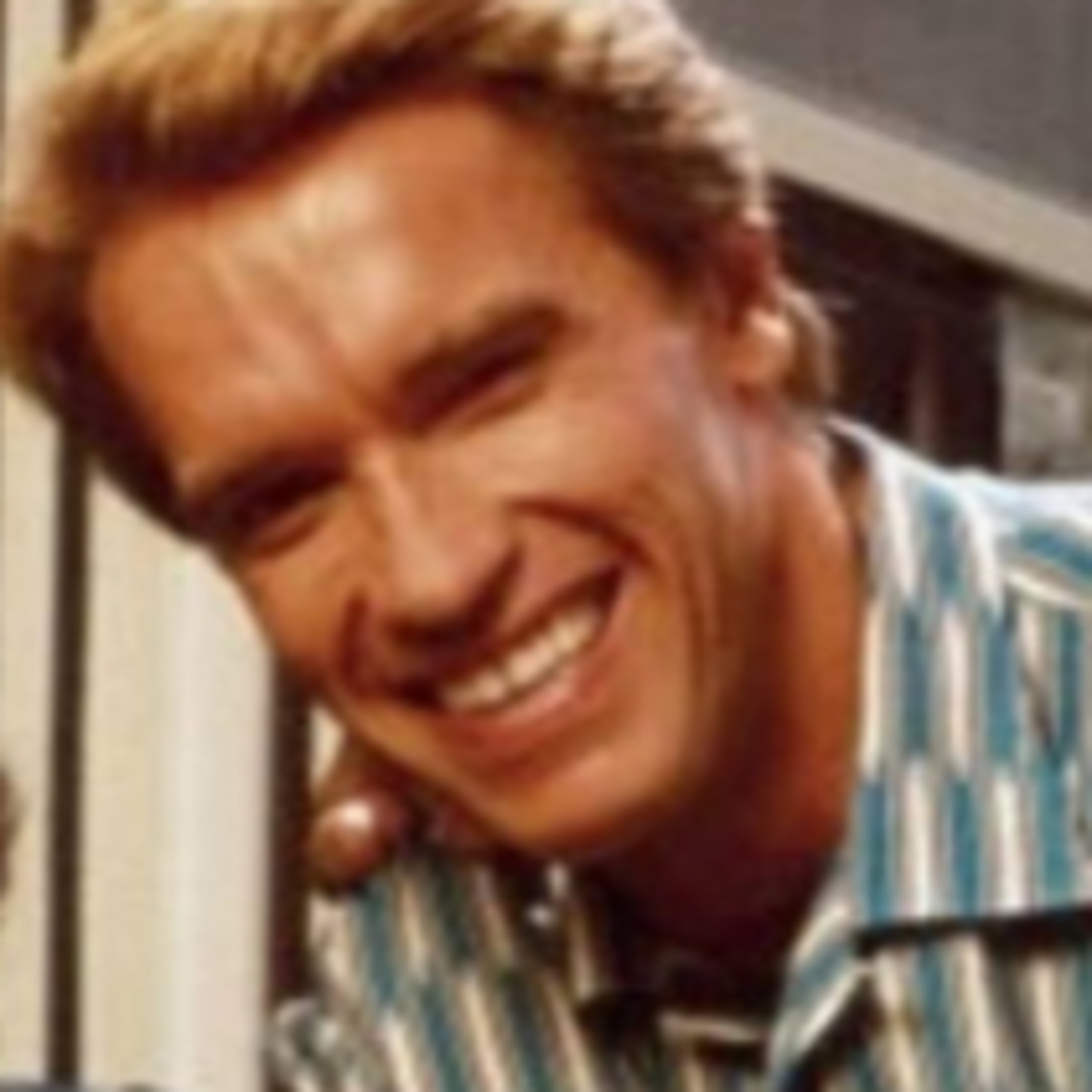 Schwarzenegger y sus Pelis a Prueba de Ciencia | Charlando en el Camarote episode artwork