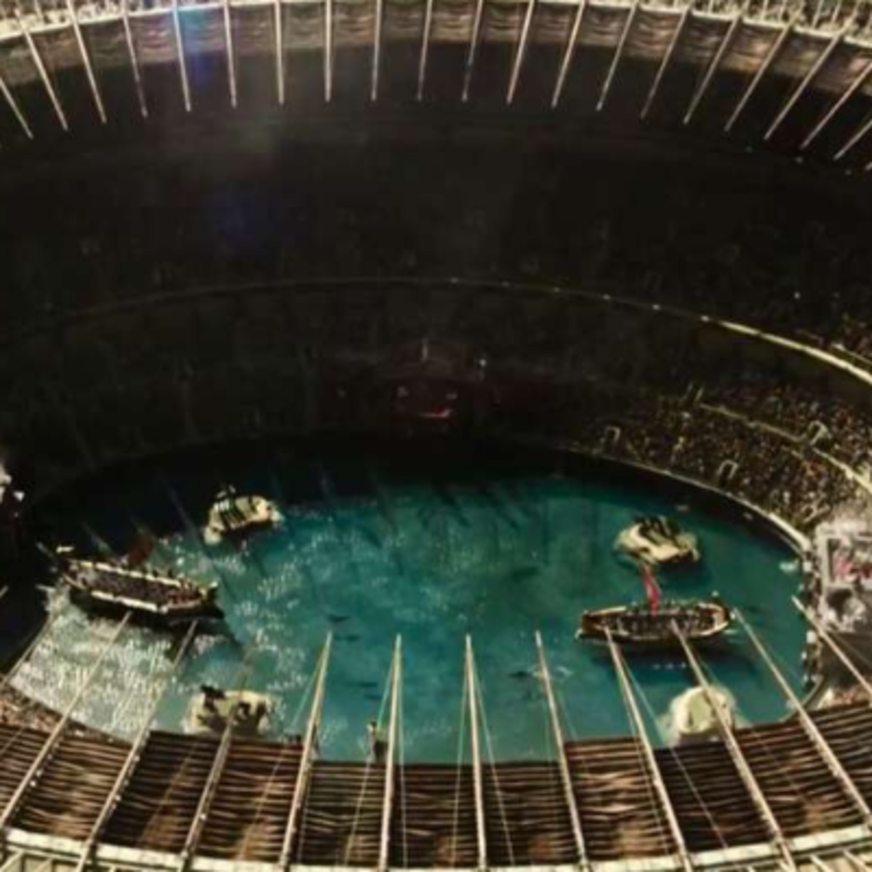 Cómo Meter un Tiburón en el Coliseo Romano | Charlando en el Camarote episode artwork
