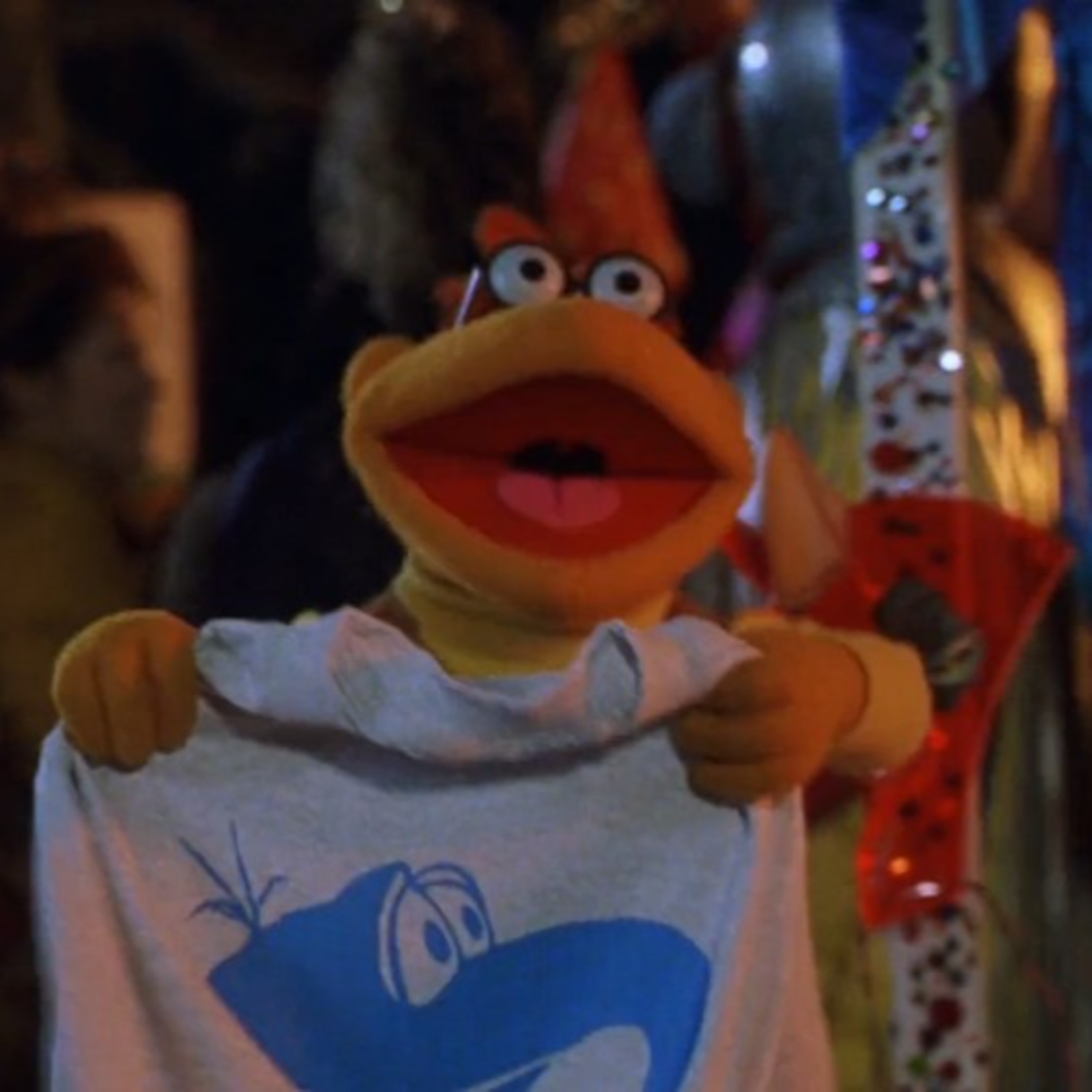 6.32: Scooter Sells T-Shirts by the Seashore episode artwork