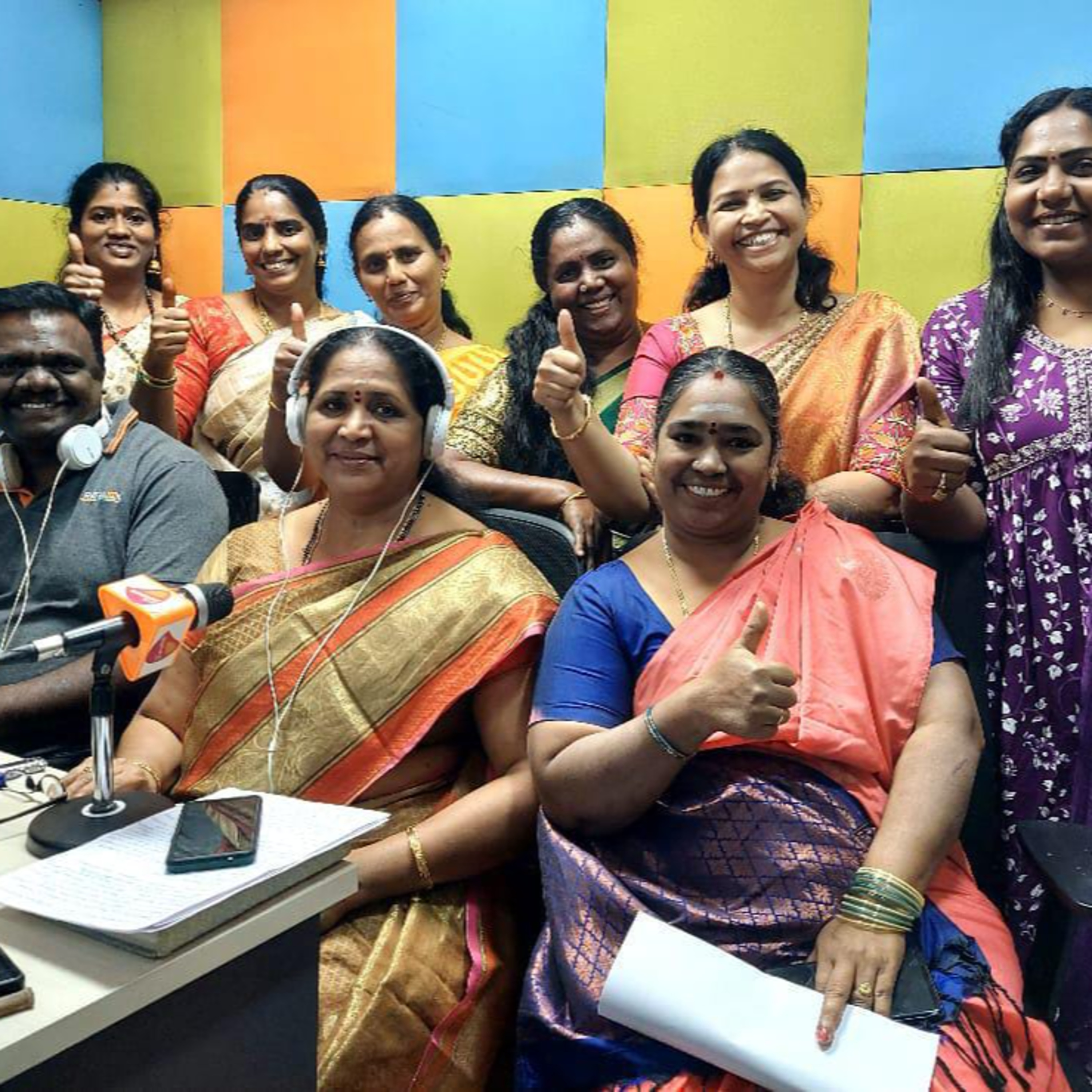 இரத்தினவானி சமுதாய பண்பலை 90.8CR | கோவை வெண்ணிலா மன்றம் பெண் கவிஞர்கள் வழங்கும் "அவளின்றி ஓர் அணுவும் அசையாது" மகளிர் தின சிறப்பு கவியரங்கம்