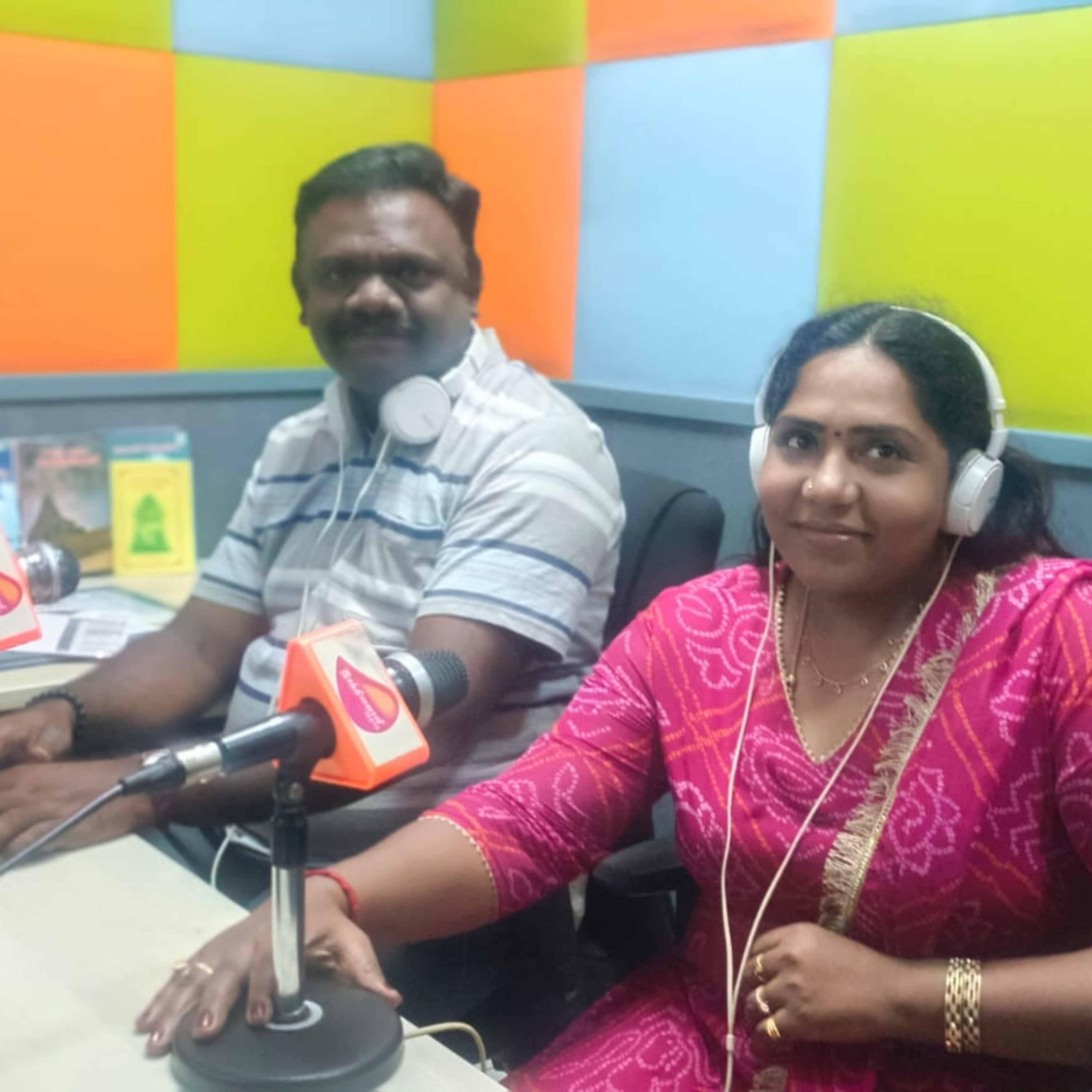 இரத்தினவானி சமுதாய பண்பலை 90.8CR | மே தின சிறப்பு நிகழ்ச்சி கவிஞர் ஆனந்தி 'உழைப்பே உயர்வு " நிகழ்ச்சி