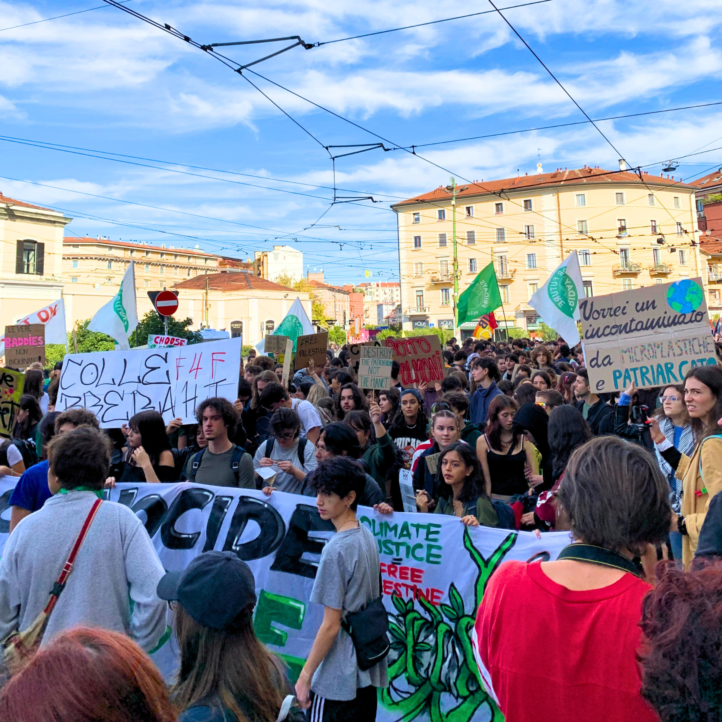 Venerdì per il clima: le interviste allo "Strike for Climate Justice" di Milano episode artwork