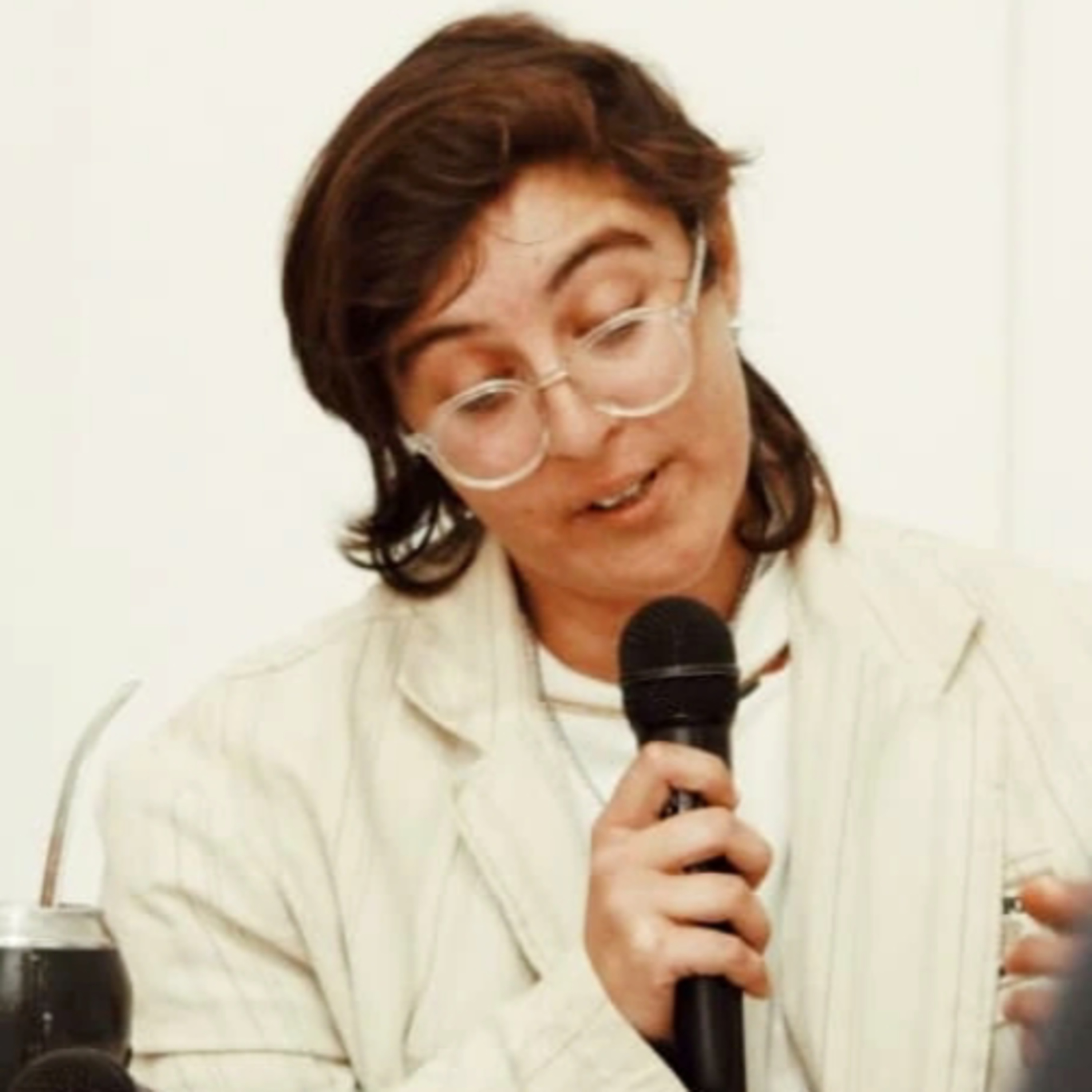 ¡Hola, Poesía! ♥️ Idea y producción: Agustina Ferrand ⚡ 📻