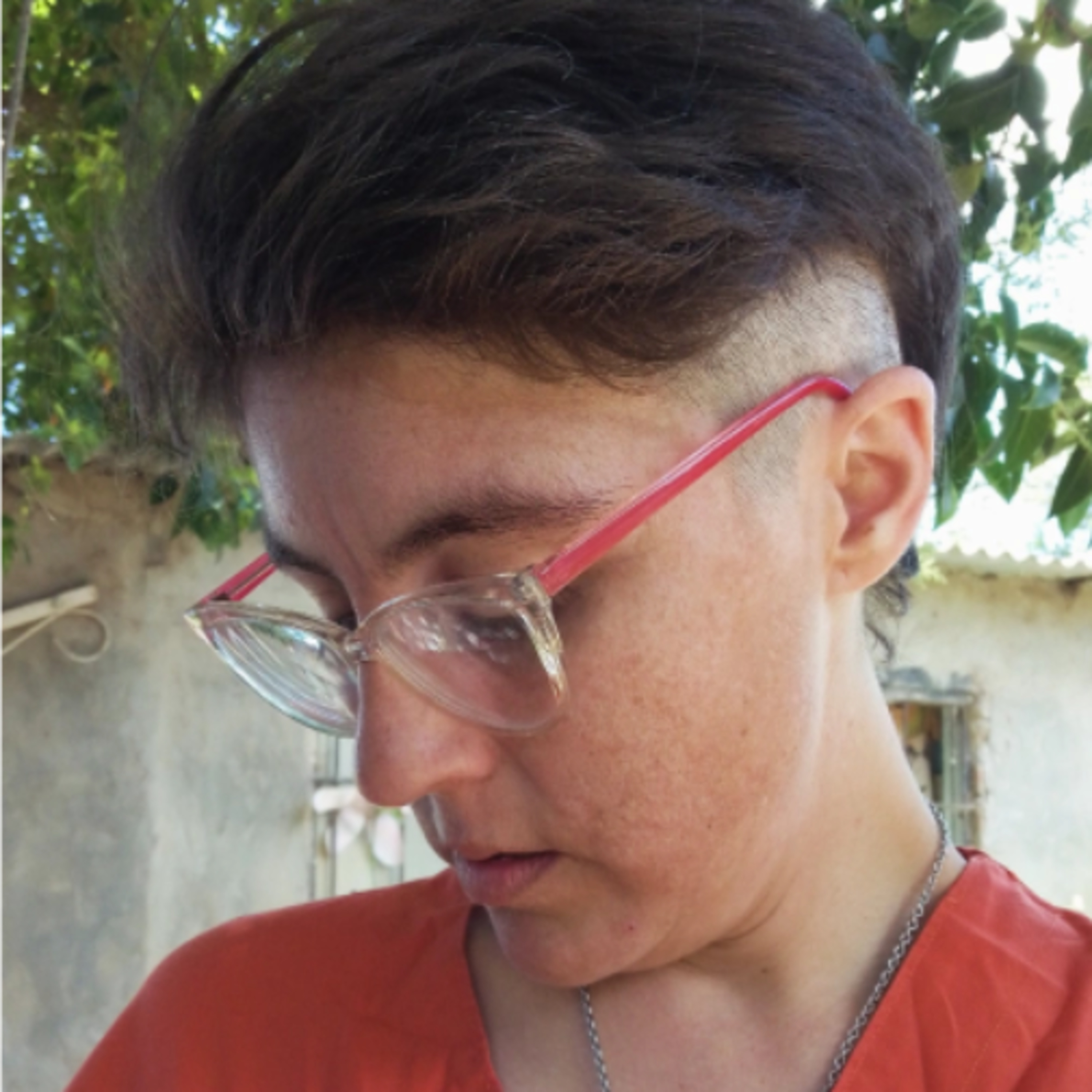 ¡Hola, Poesía! ♥️ Idea y producción: Agustina Ferrand ⚡ 📻