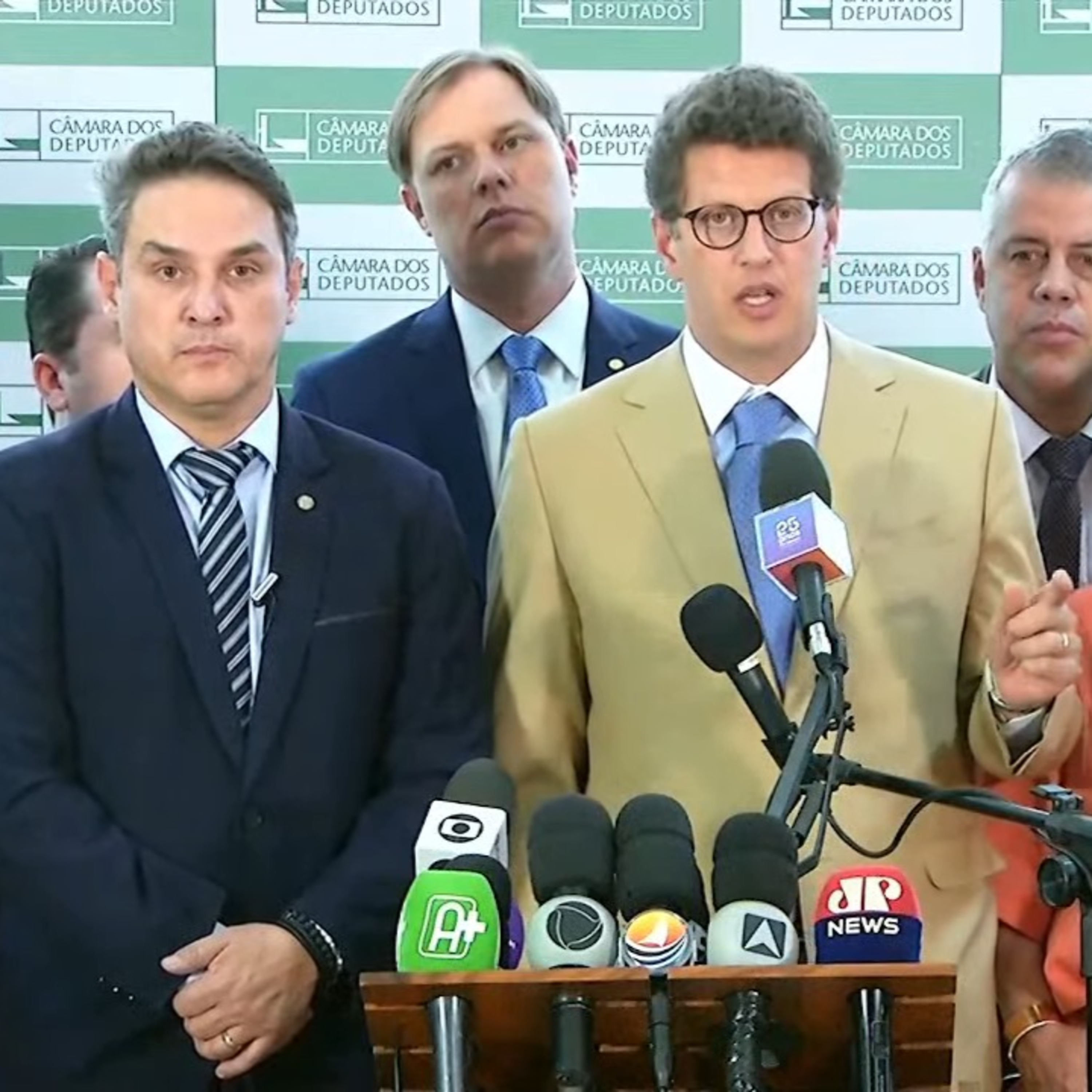 Parlamentares da CPI do MST apresentam as conclusões da comissão episode artwork