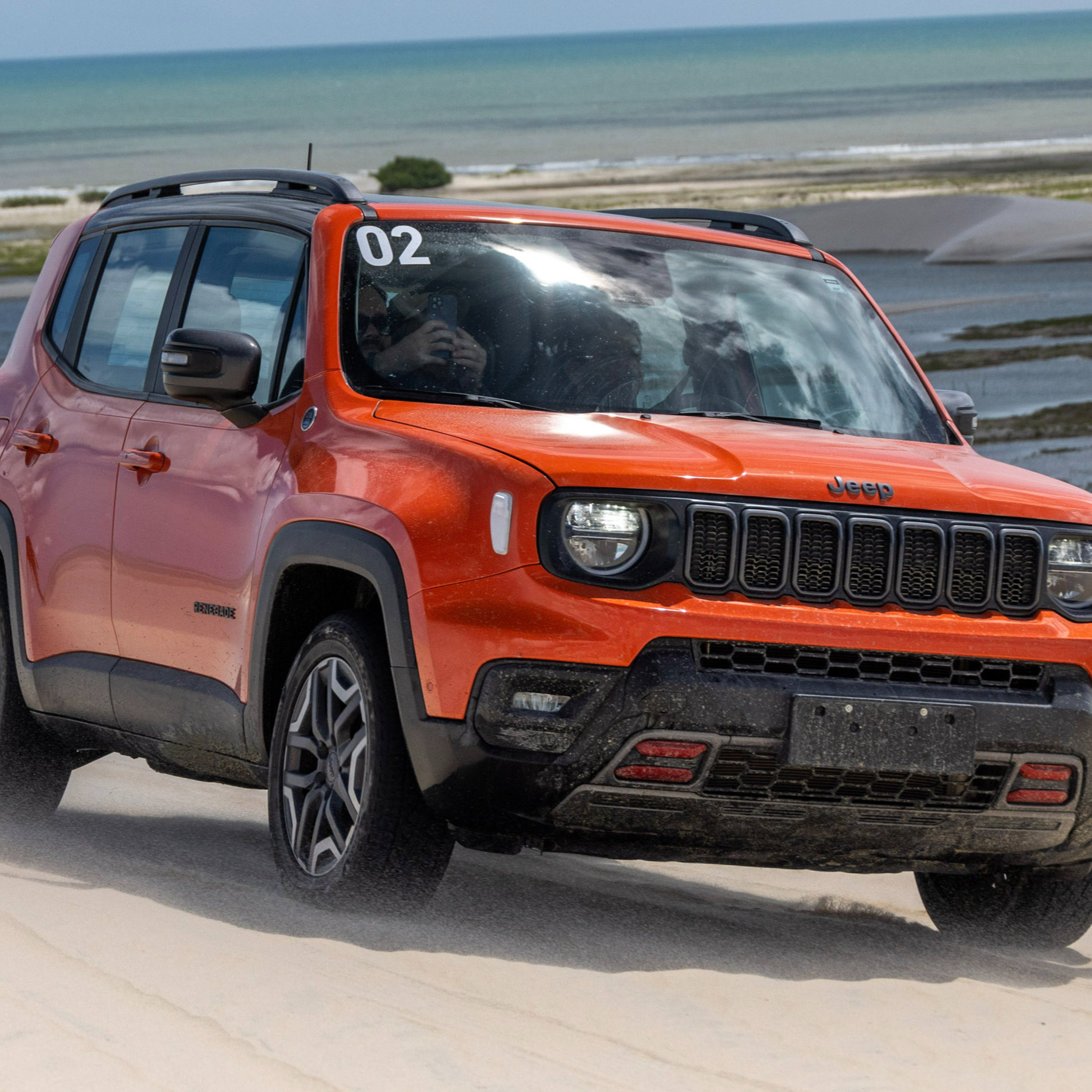 Jeep Renegade no uso off-road episode artwork