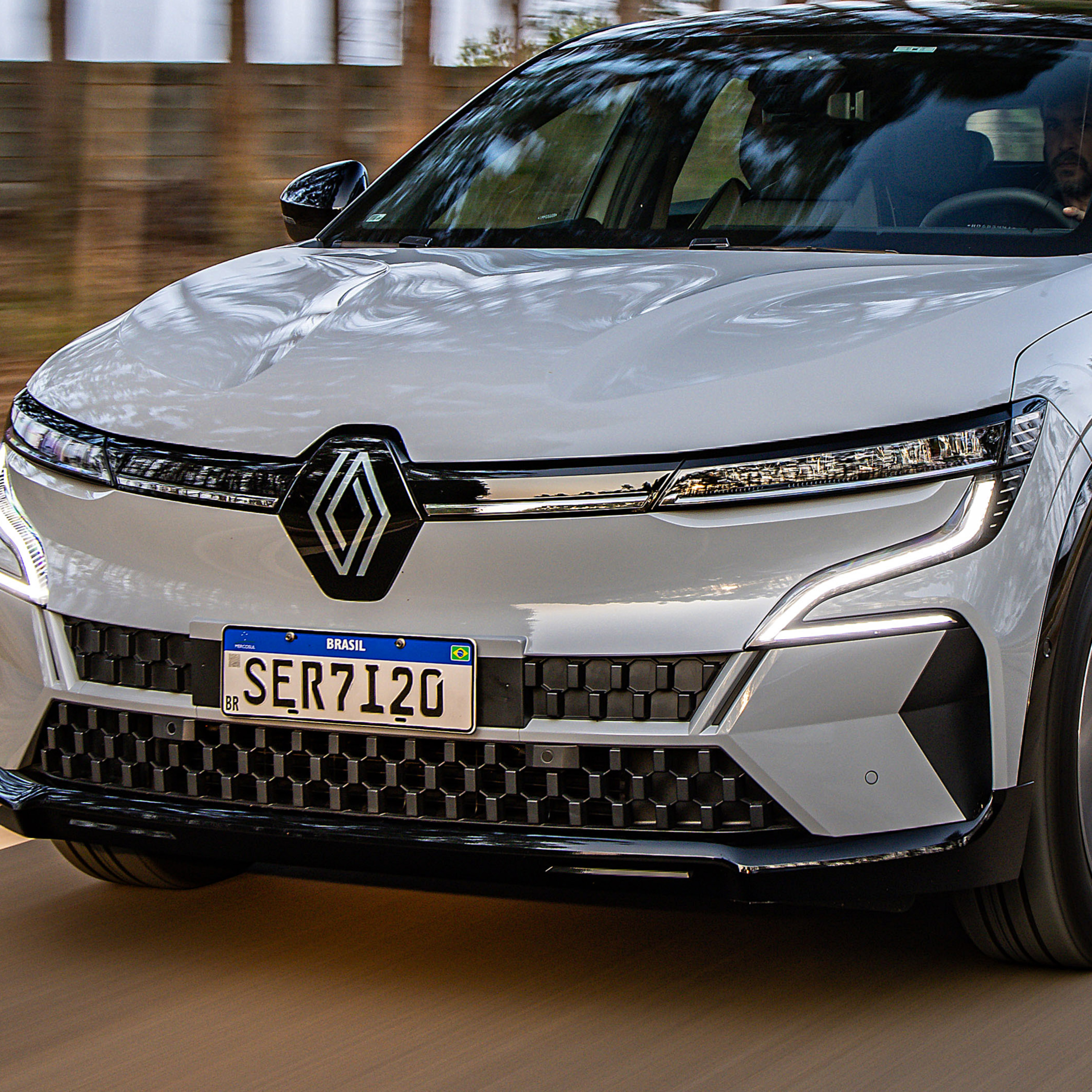 Tudo sobre o Renault Megane E-Tech no Brasil episode artwork