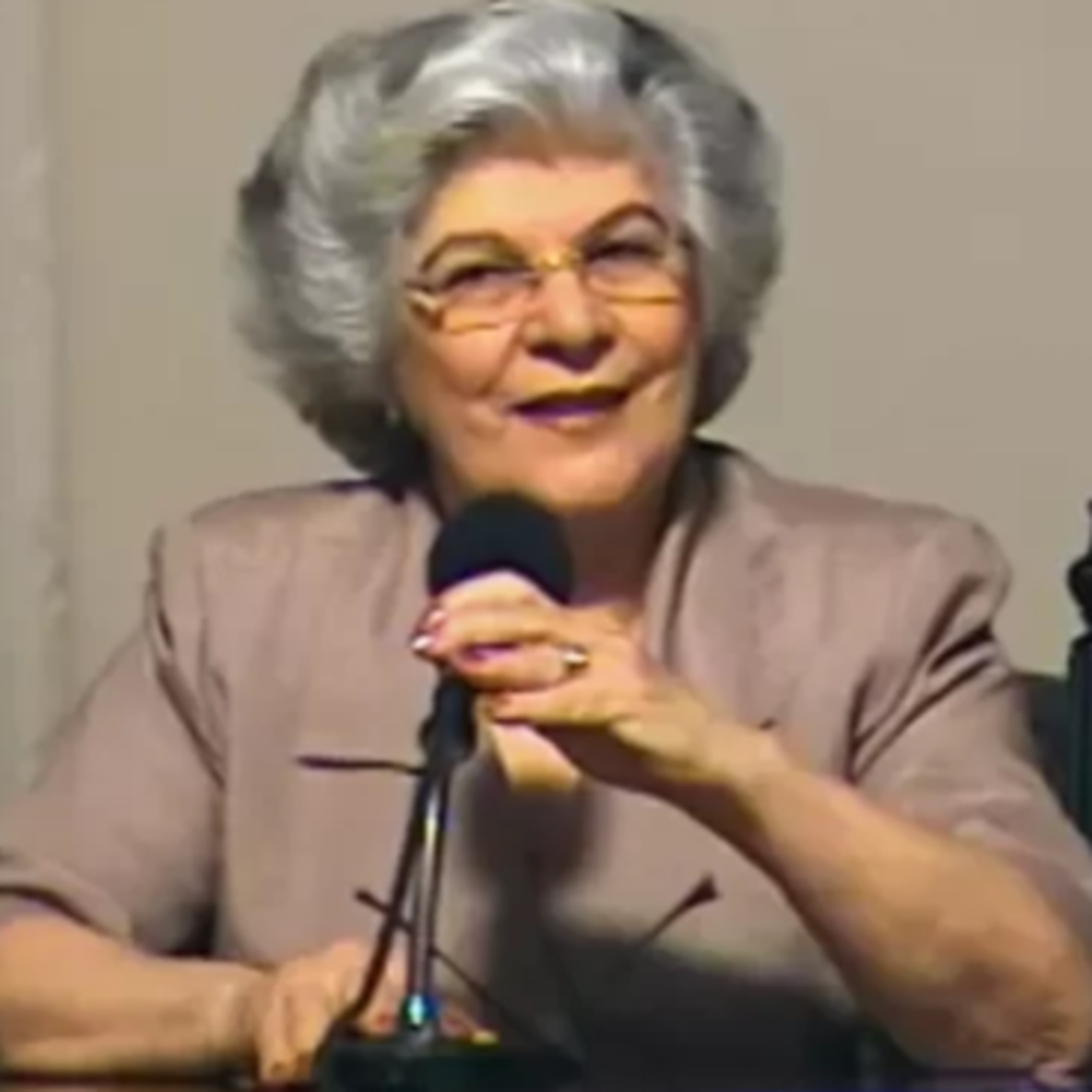 Estamos aqui para Progredir Espiritualmente - com a médium Isabel Salomão de Campos