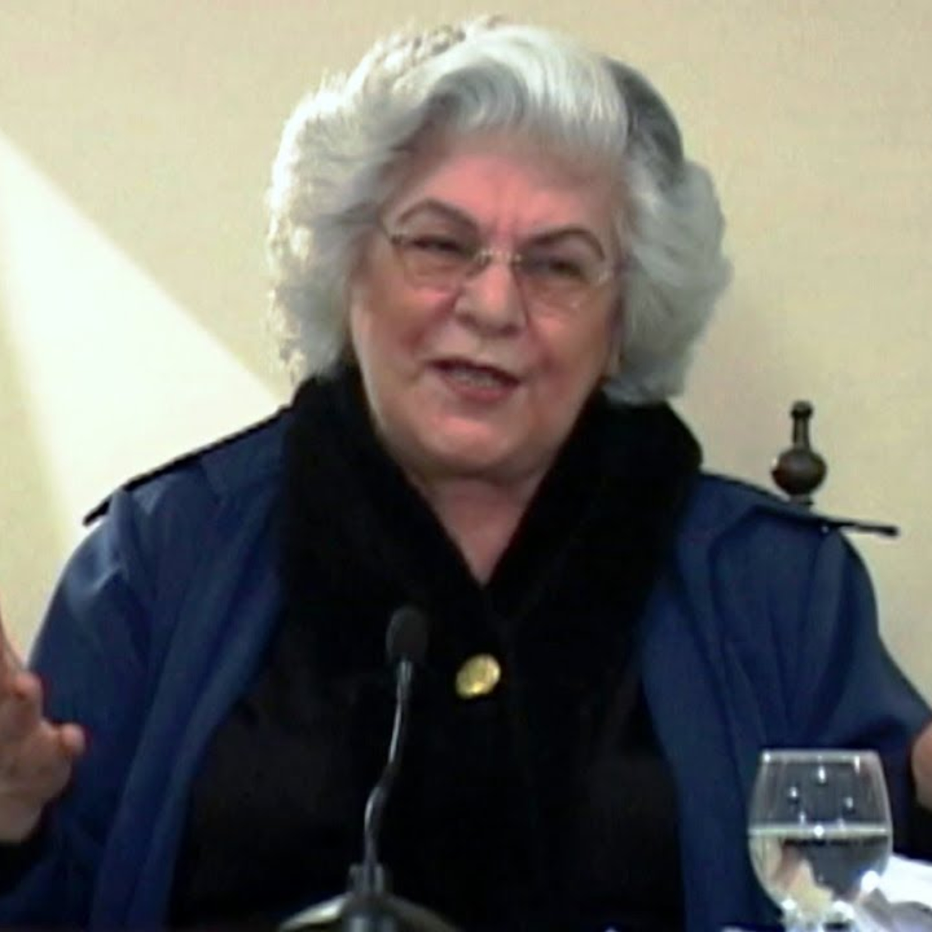 Todos nós somos Responsáveis pela PAZ -- com a médium Isabel Salomão de Campos