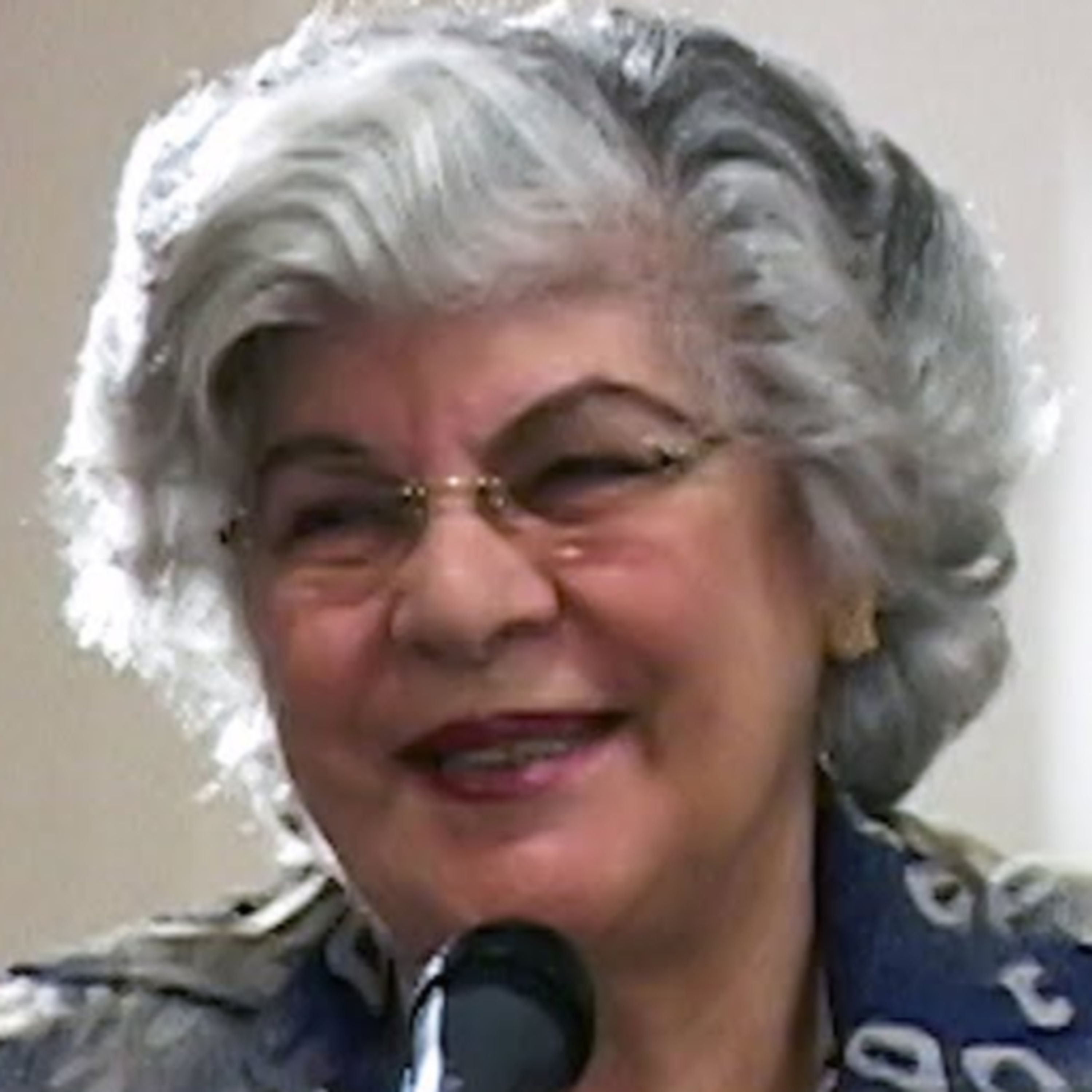 HOMENAGEM À VIDA E À SENSIBILIDADE FEMININA -- com a médium Isabel Salomão de Campos