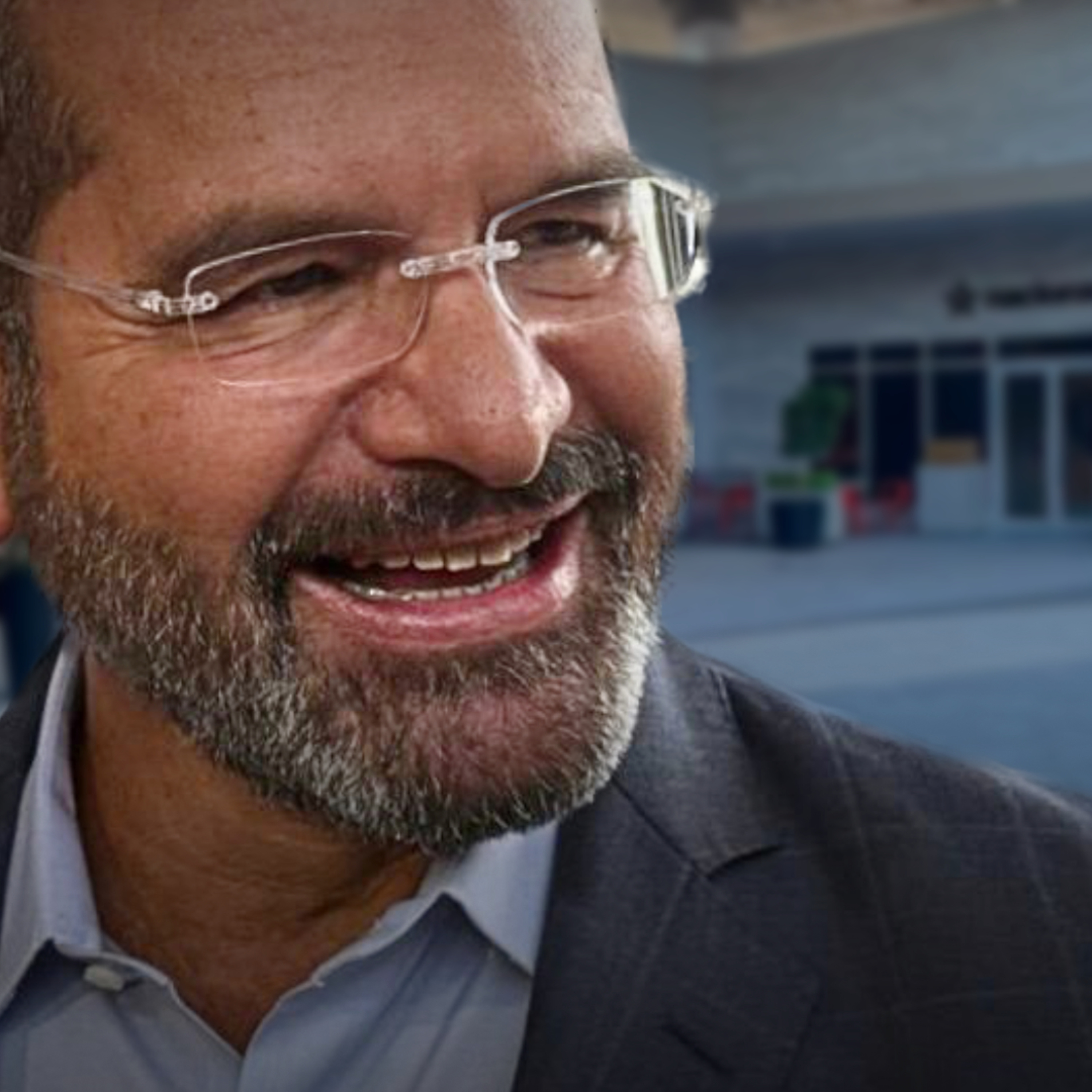Pierluisi le manda mensaje caliente a JGo episode artwork