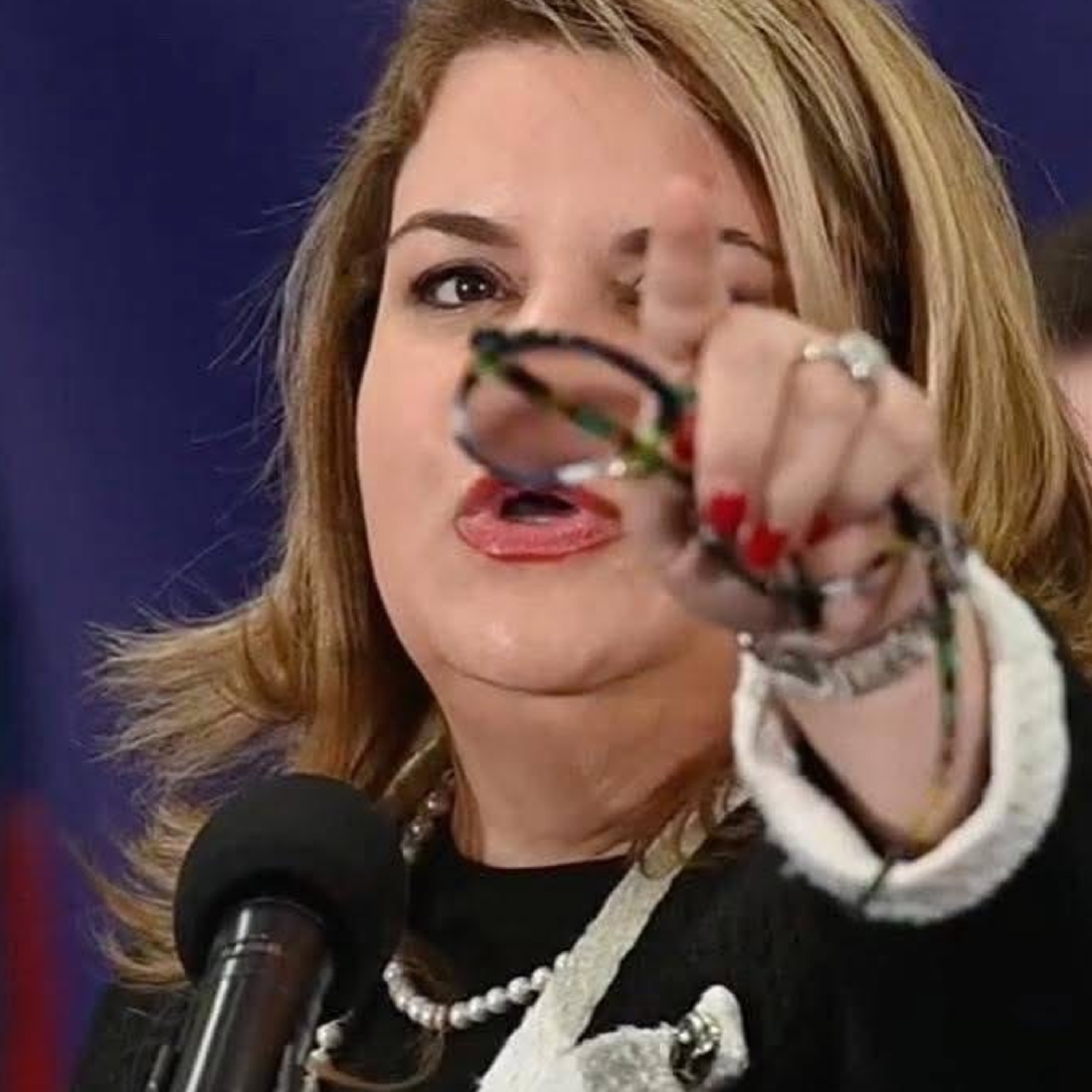 Persiguiendo moscas: la controversia entre Jenniffer González y NotiCel episode artwork
