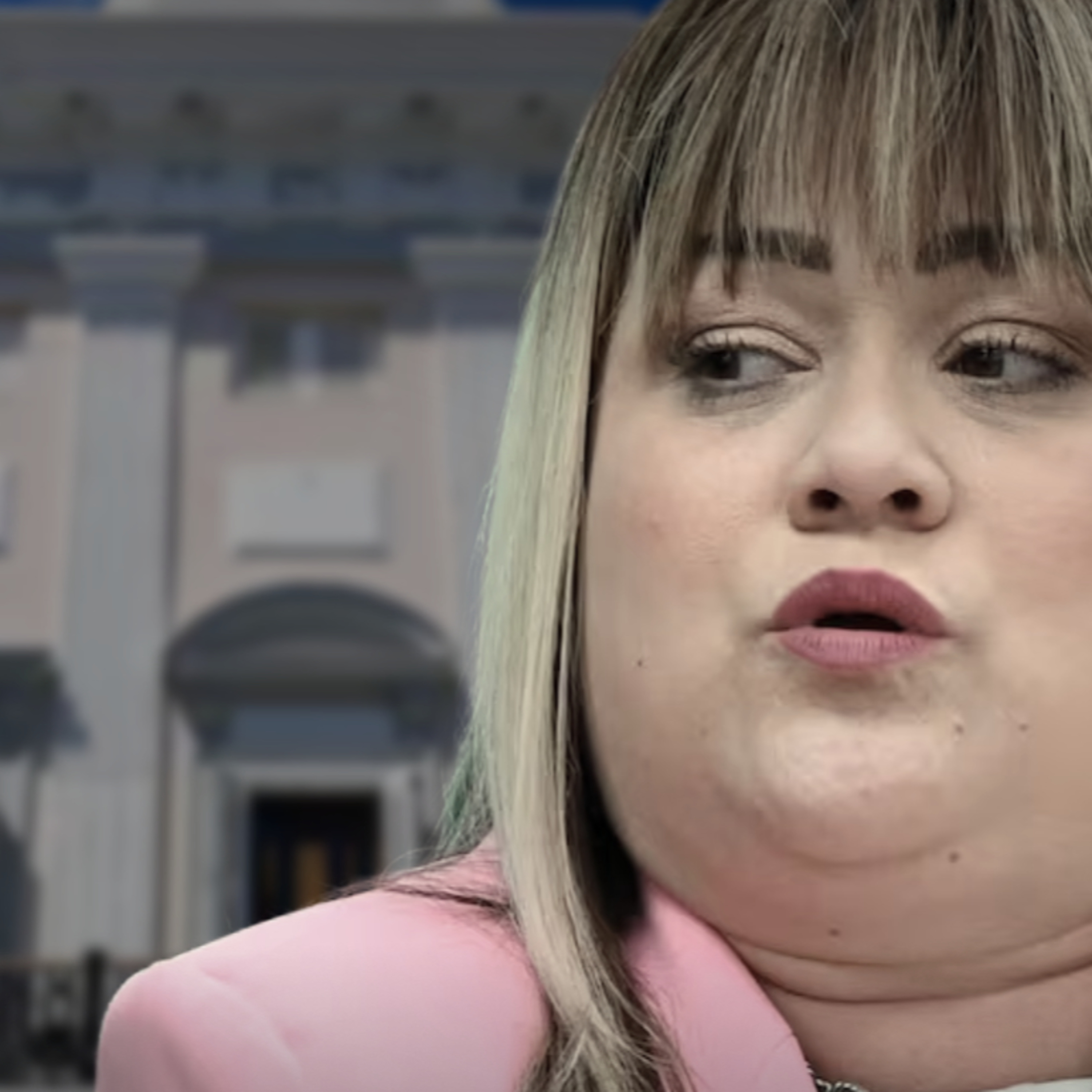 Asoma otra baja en el gabinete de JGo: ¿cae la secretaria de Vivienda? episode artwork