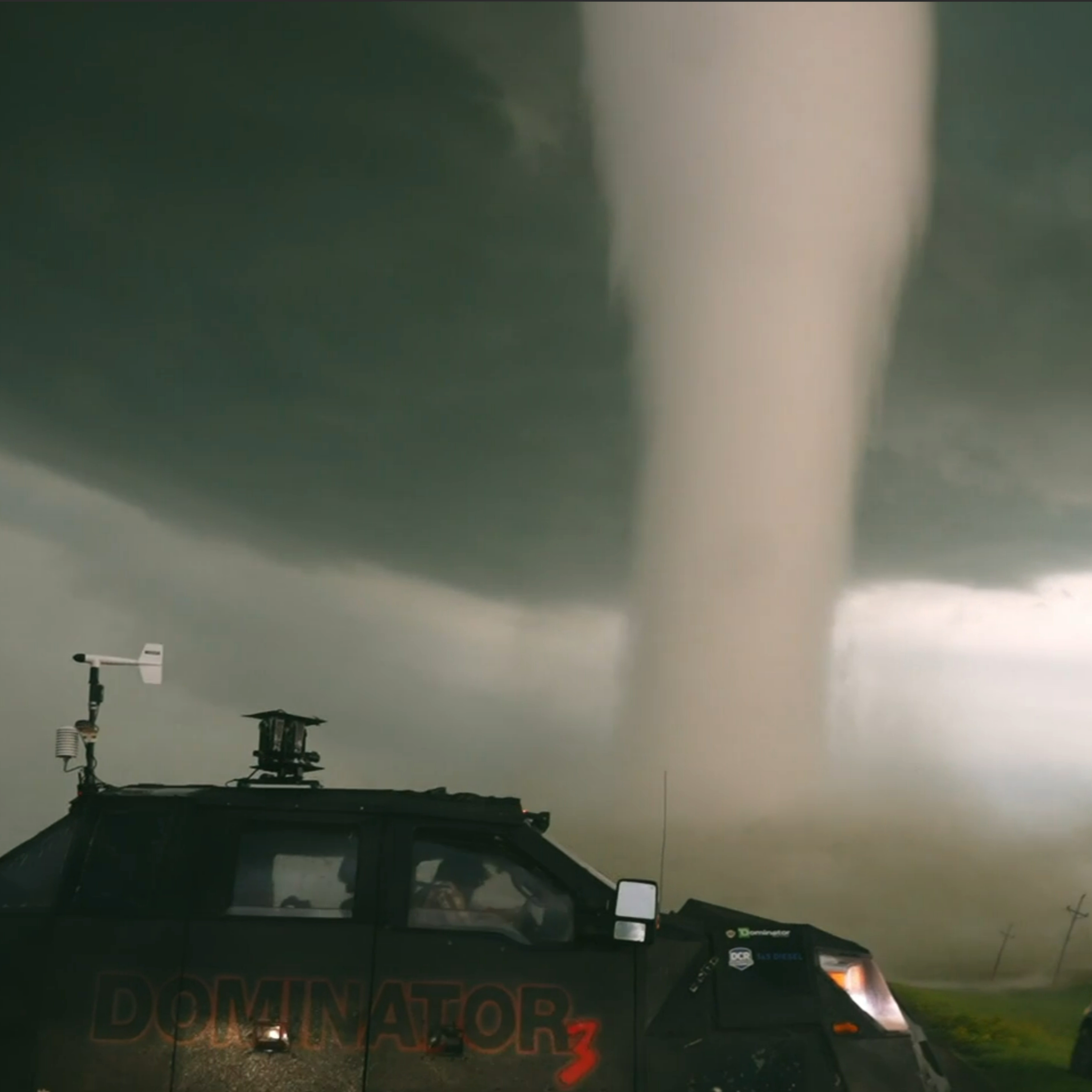 S10E21 In the Eye of the Storm: Chasers