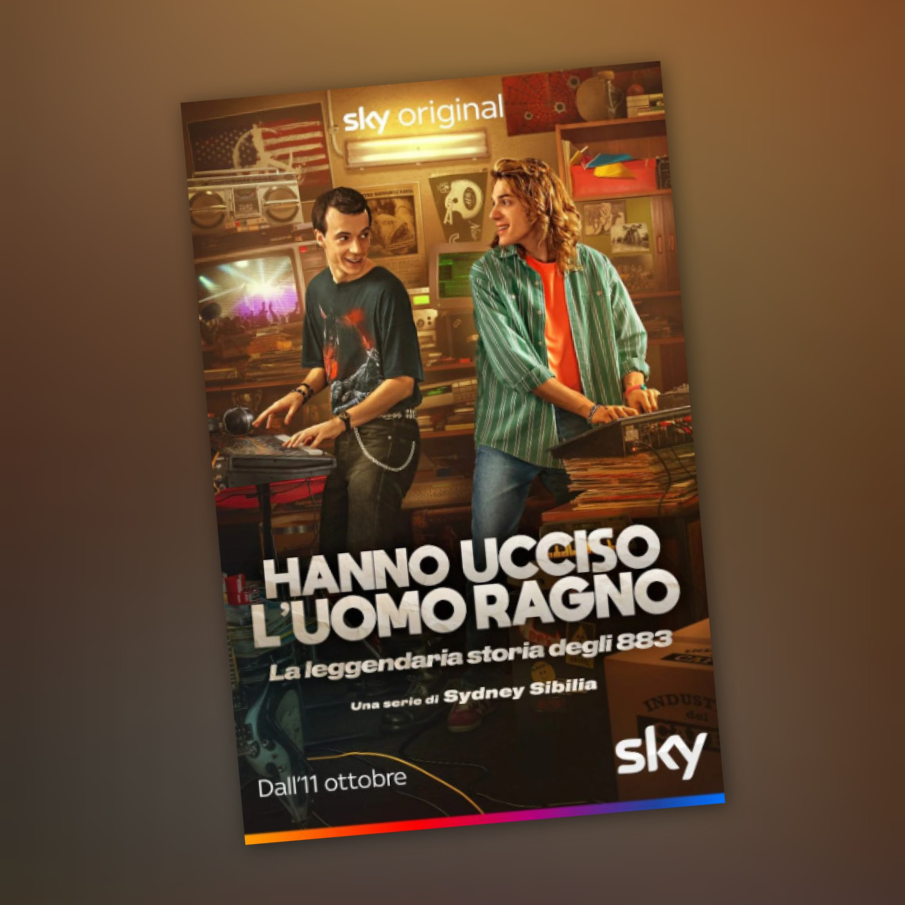 Hanno ucciso l'Uomo Ragno - La vera storia degli 883 stagione 1 [Fumetti & dintorni #1115] episode artwork