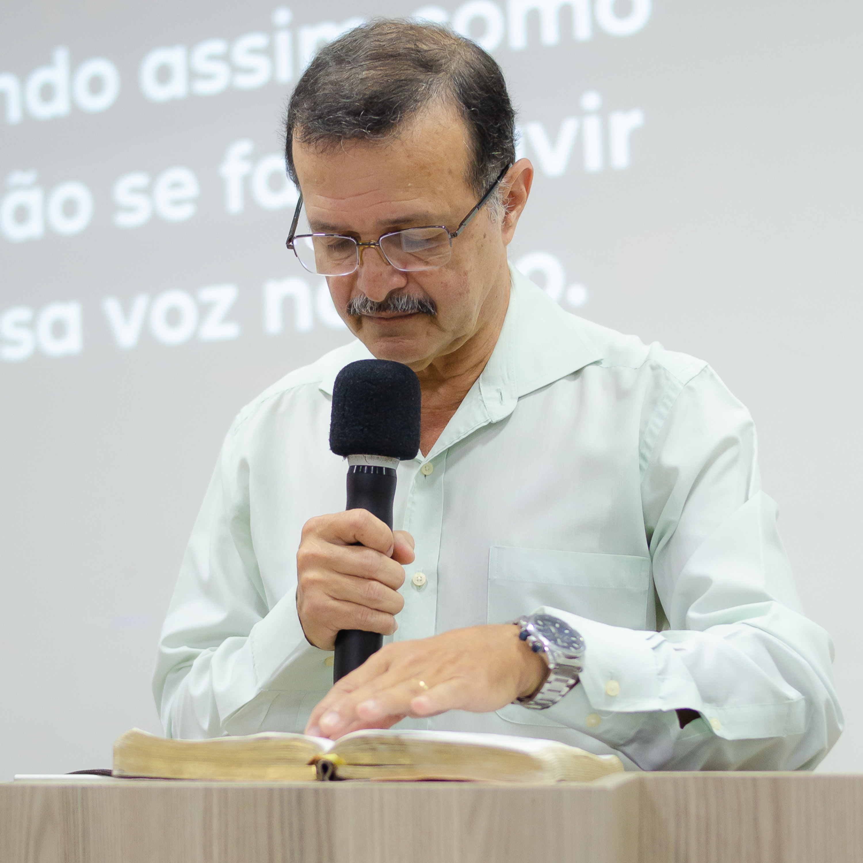 SOMENTE DO SENHOR VEM A AJUDA 