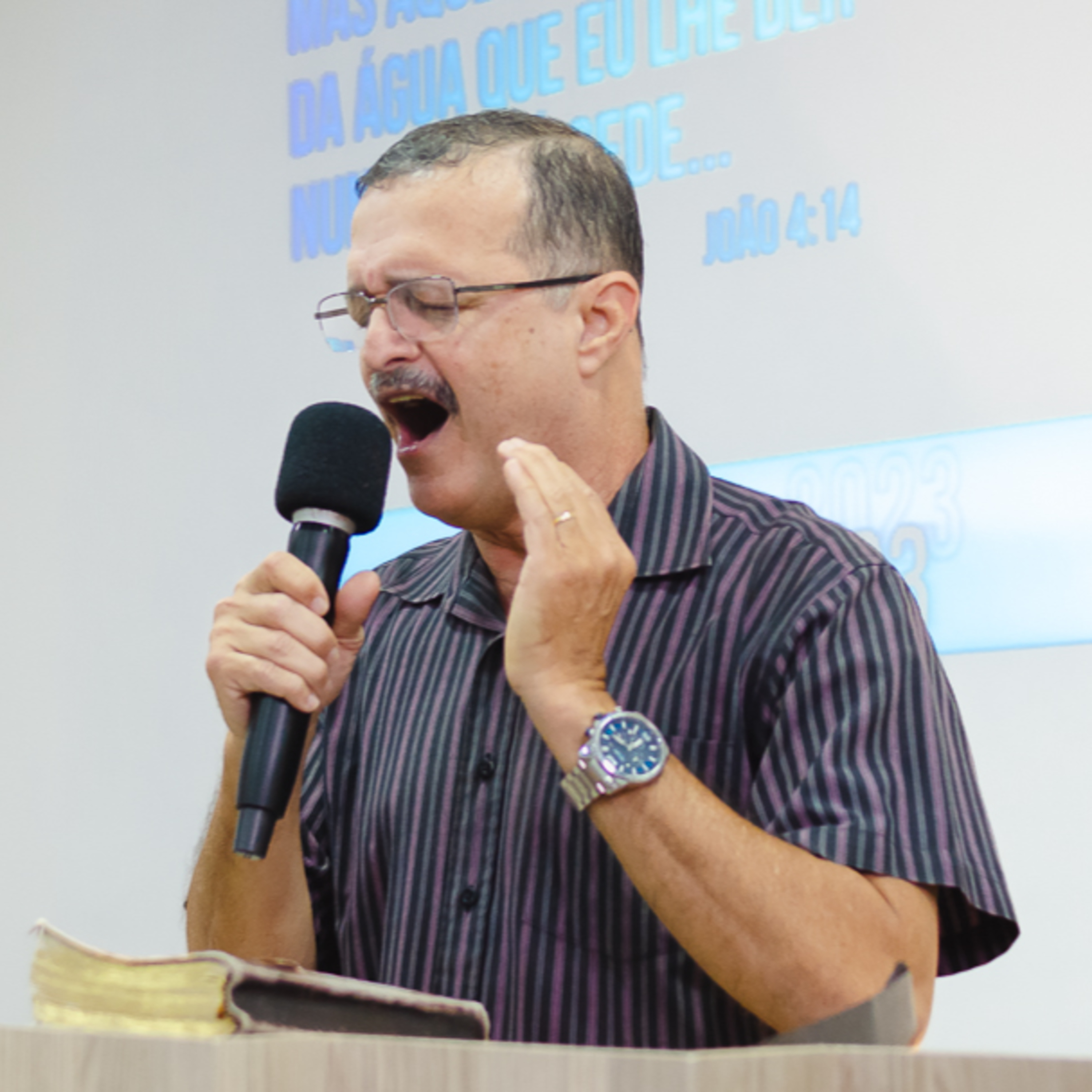SE ALGUÉM QUISER VIR APÓS MIM