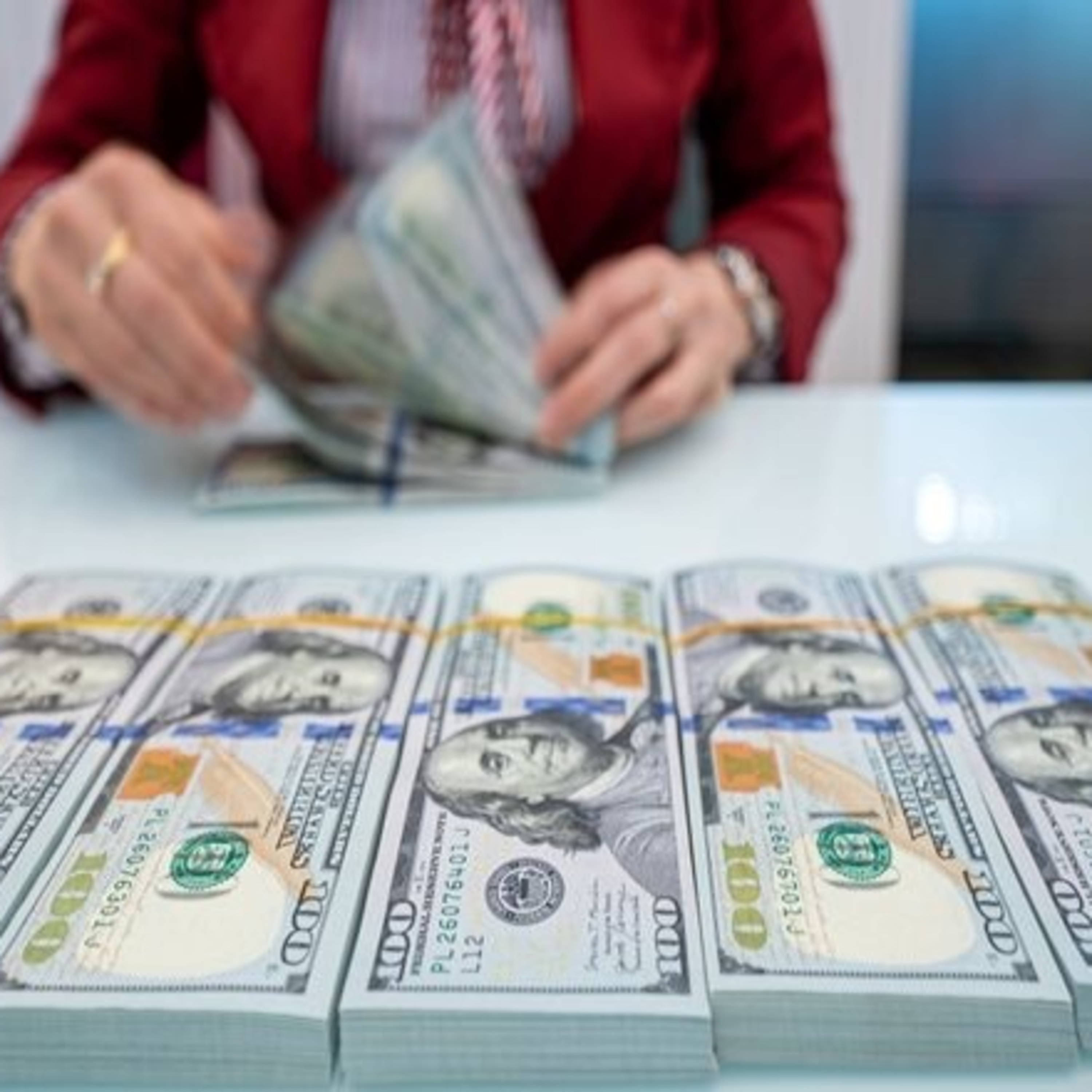 Trước giờ mở cửa - Giá bán USD tại các ngân hàng đều vượt mốc 25.750 đồng episode artwork