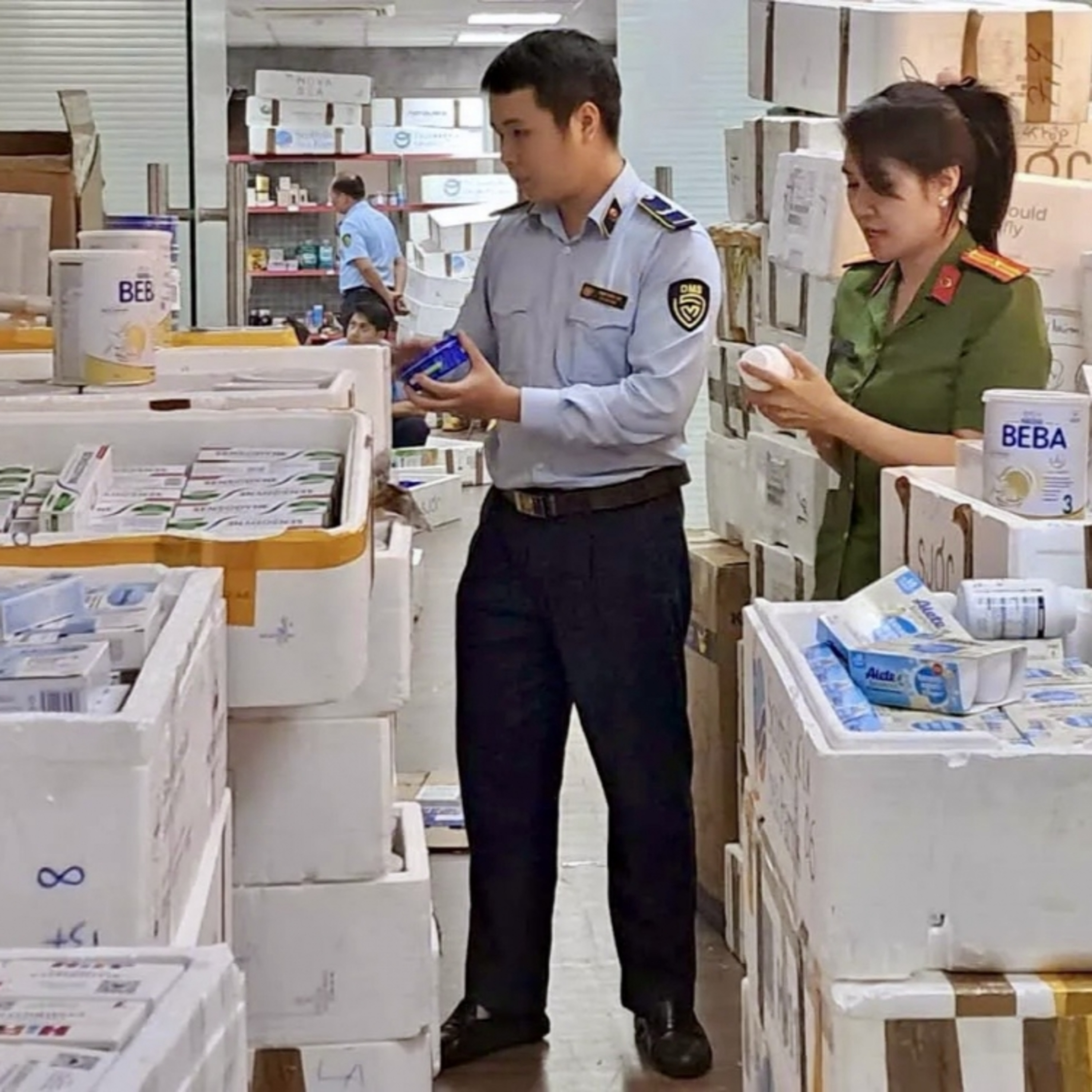 Sức sống hàng Việt - Hà Nội: Phát hiện kho hàng lậu nằm ngay giữa trung tâm thành phố episode artwork