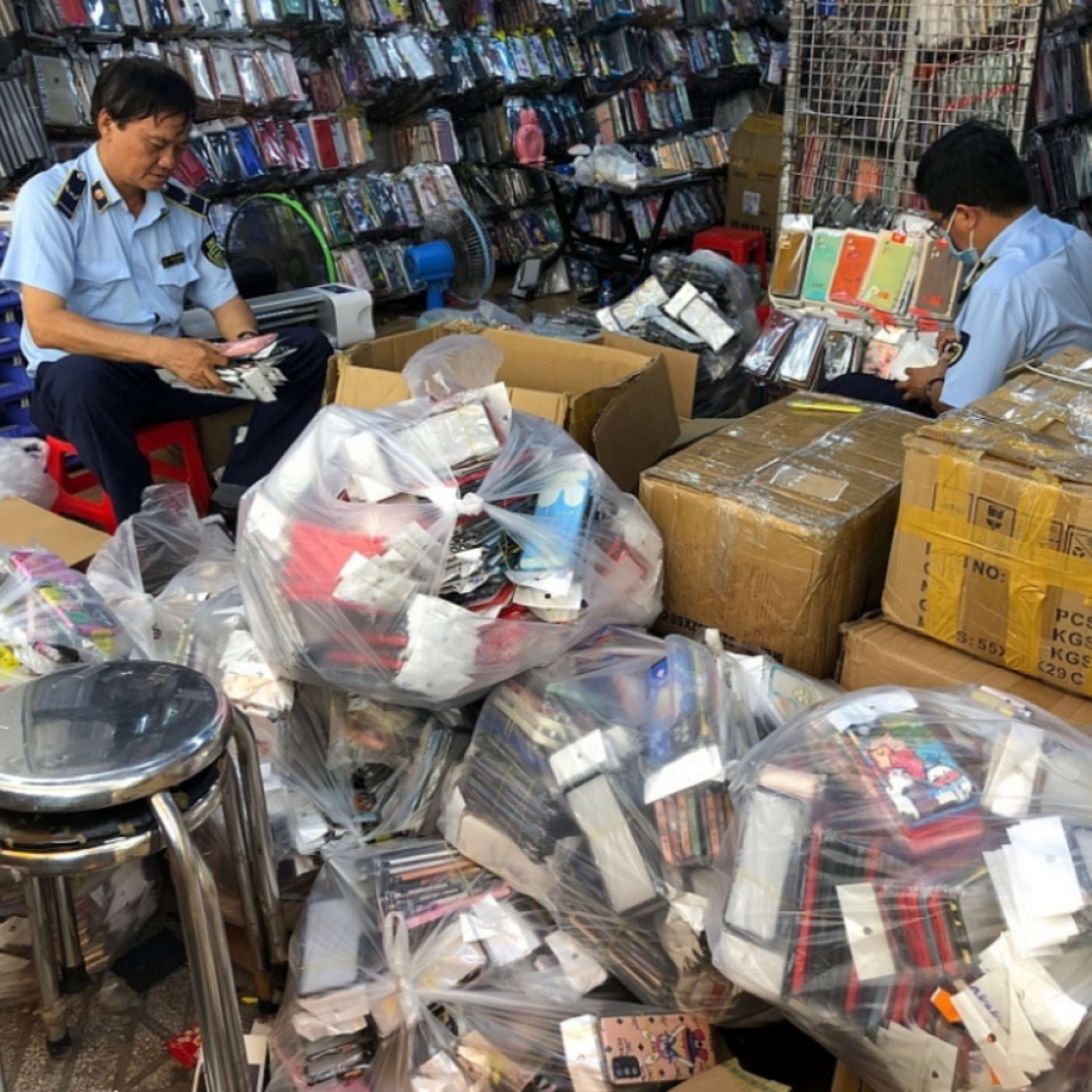 Sức sống hàng Việt - TP Hồ Chí Minh: Tăng cường kiểm tra, ngăn chặn gian lận thương mại, hàng giả