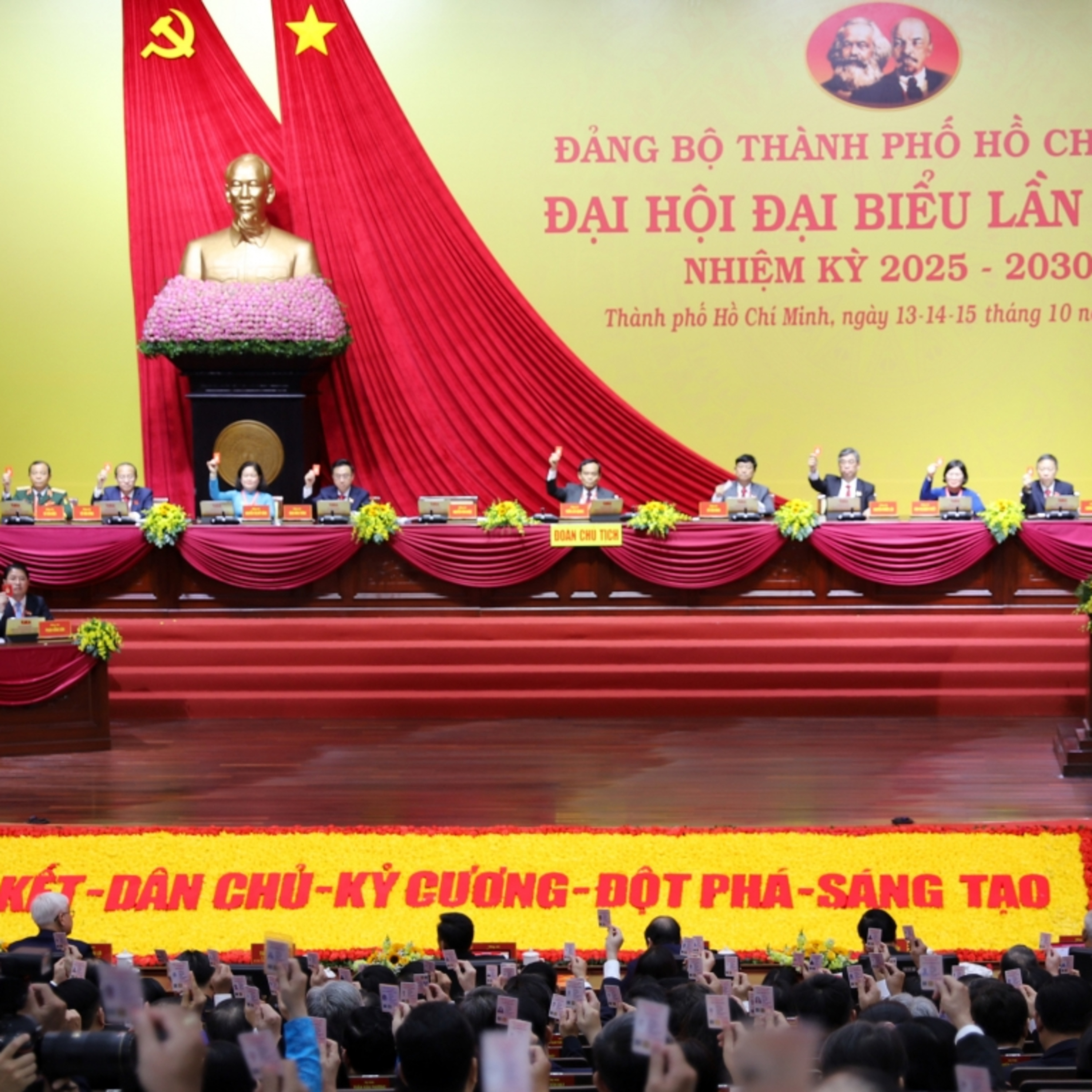 Tin trong nước - Khai mạc Đại hội Đại biểu Đảng bộ TP.HCM lần I