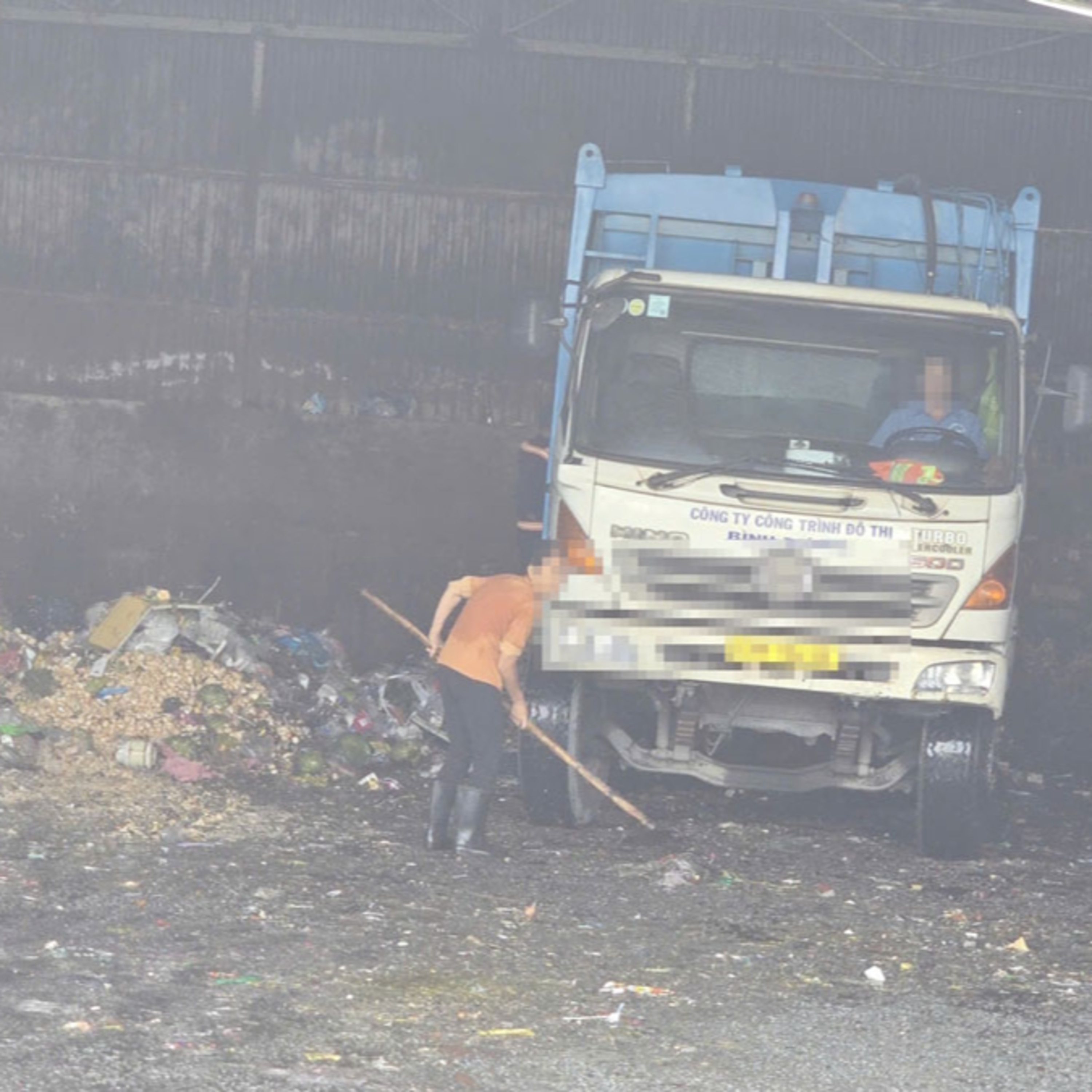 Tiêu điểm - Khu đất chờ làm công viên ở TP.HCM thành bãi tập kết rác, dân khốn khổ vì ô nhiễm