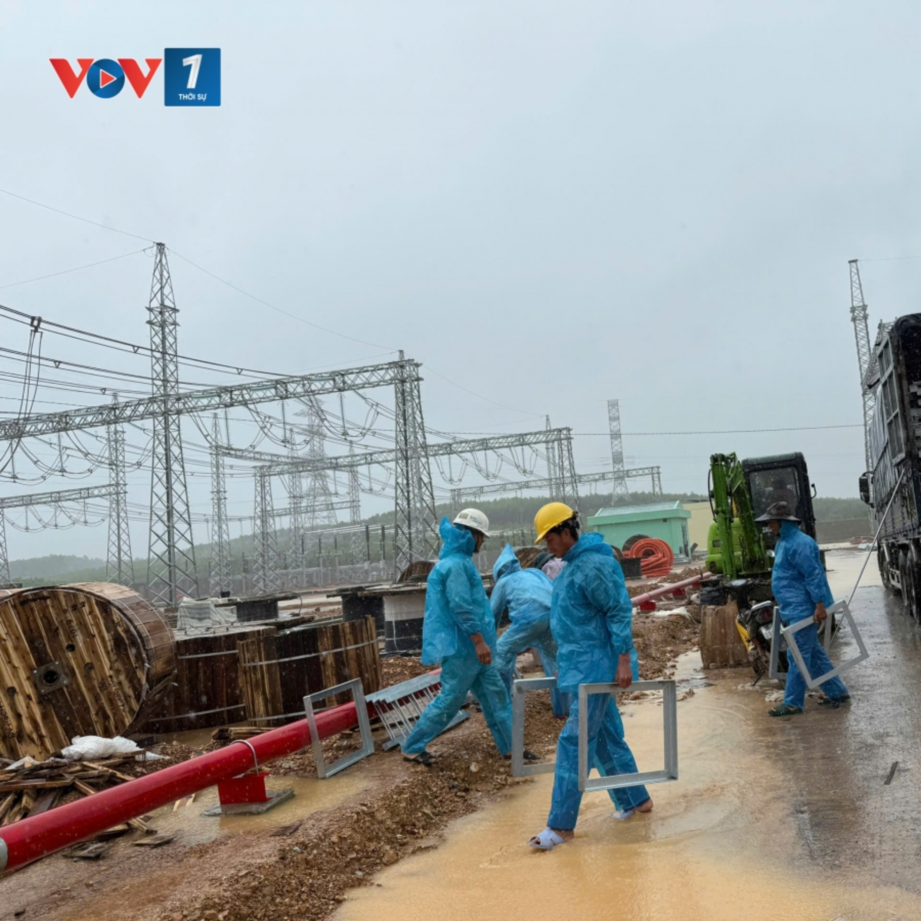 Tiêu điểm - "Vượt bão, thắng mưa” trên công trường Trạm biến áp 500kV Quảng Trị Tiêu điểm - "Vượt bão, thắng mưa” trên công trường Trạm biến áp 500kV Quảng Trị