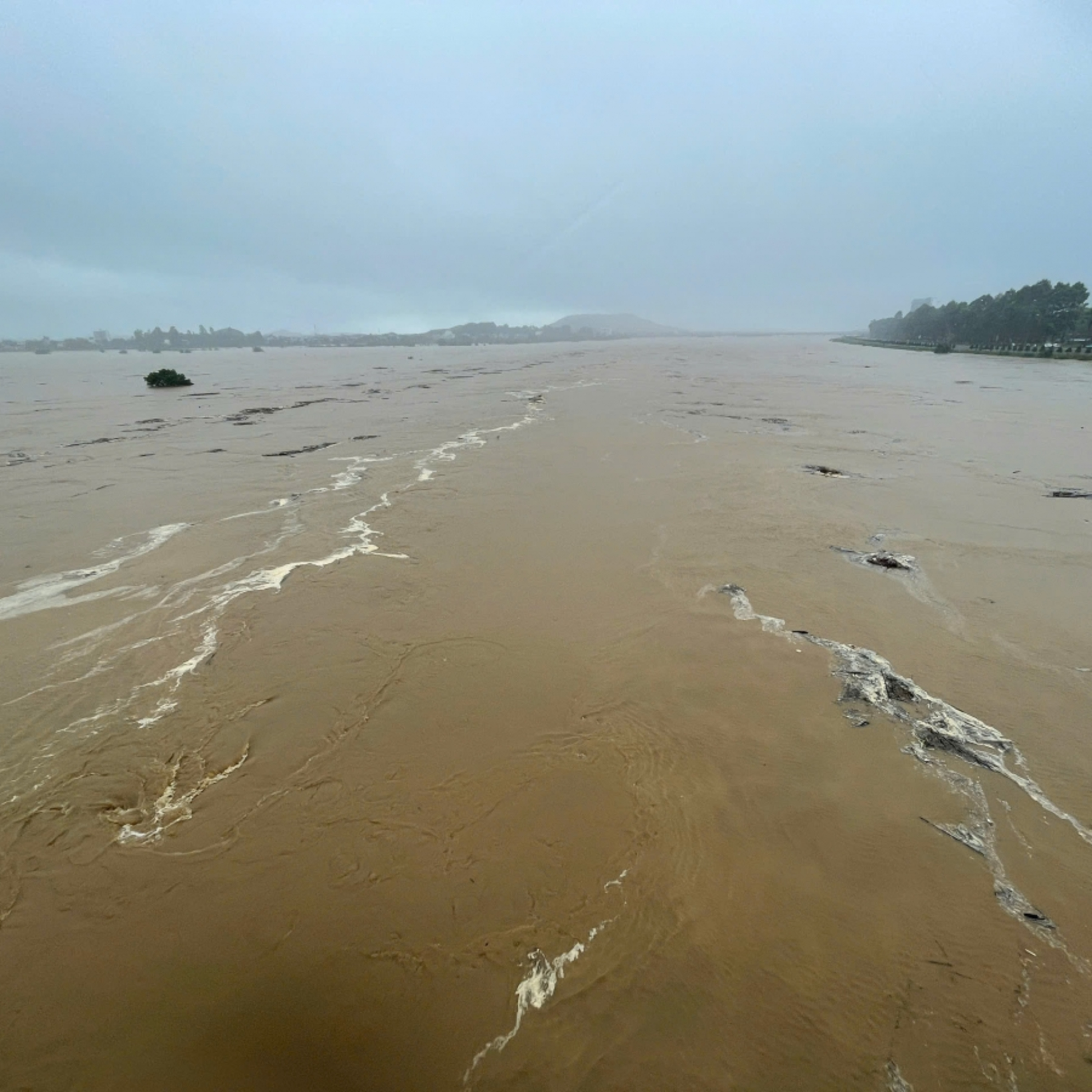 Tiêu điểm - Mưa lũ miền Trung: 7 người chết, 5 người mất tích, hơn 100 ngàn nhà ngập Tiêu điểm - Mưa lũ miền Trung: 7 người chết, 5 người mất tích, hơn 100 ngàn nhà ngập