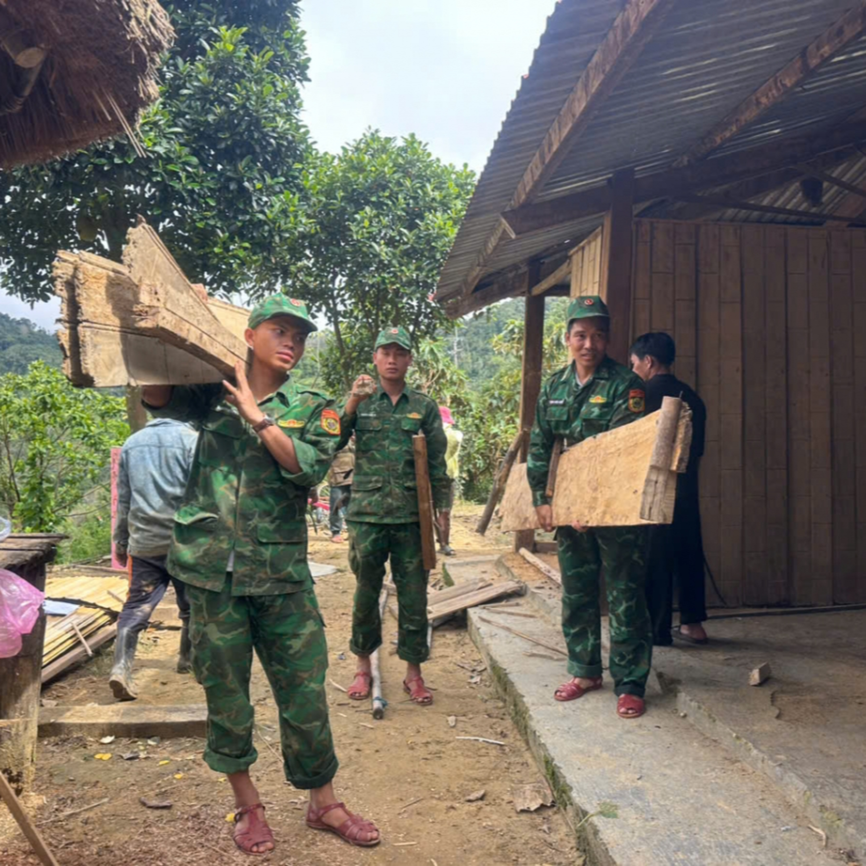 Tiêu điểm - Miền Trung: Chạy đua cứu trợ và ứng phó với bão số 13