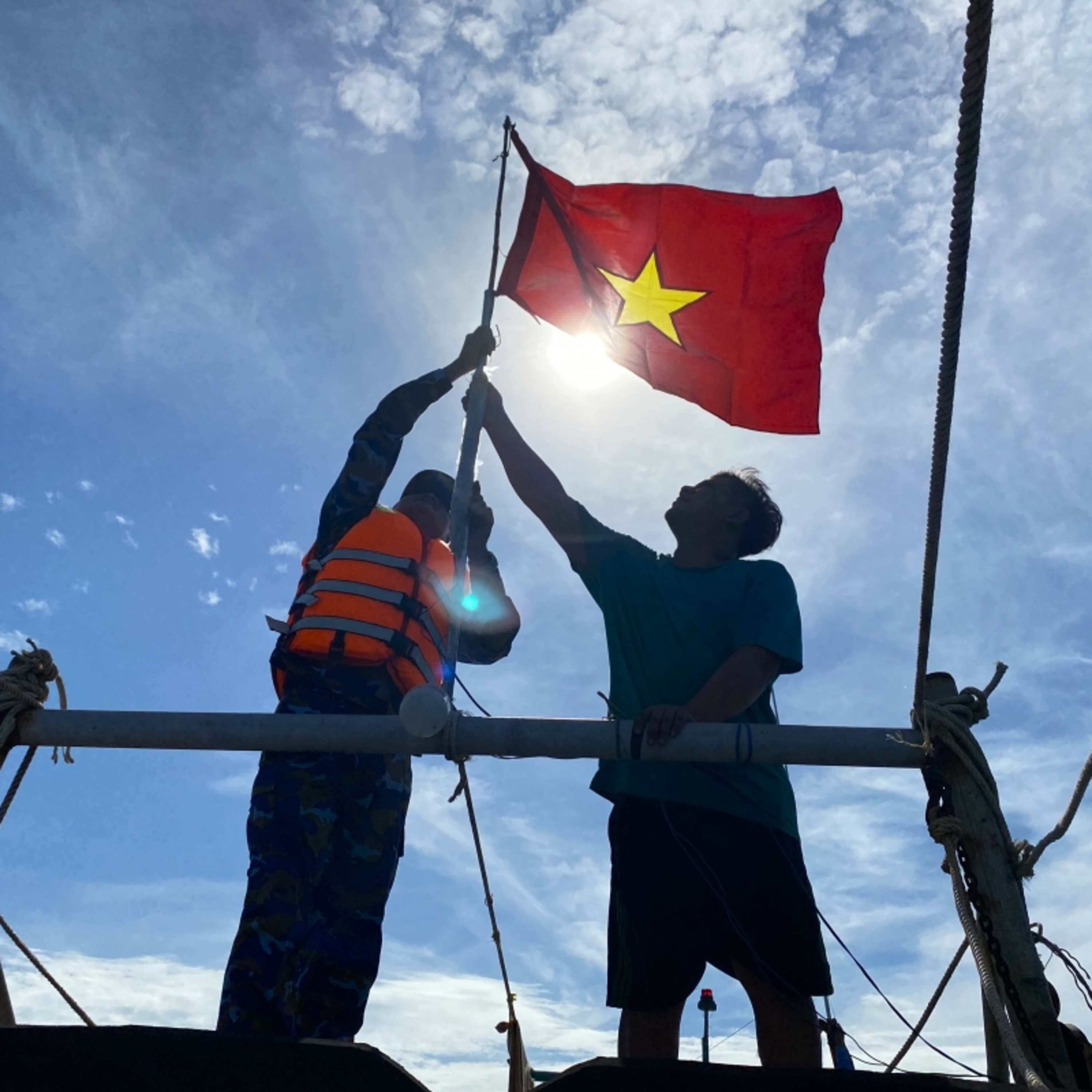 Tiêu điểm - Lữ đoàn 127 – Điểm tựa vững chắc cho ngư dân vươn khơi, bám biển