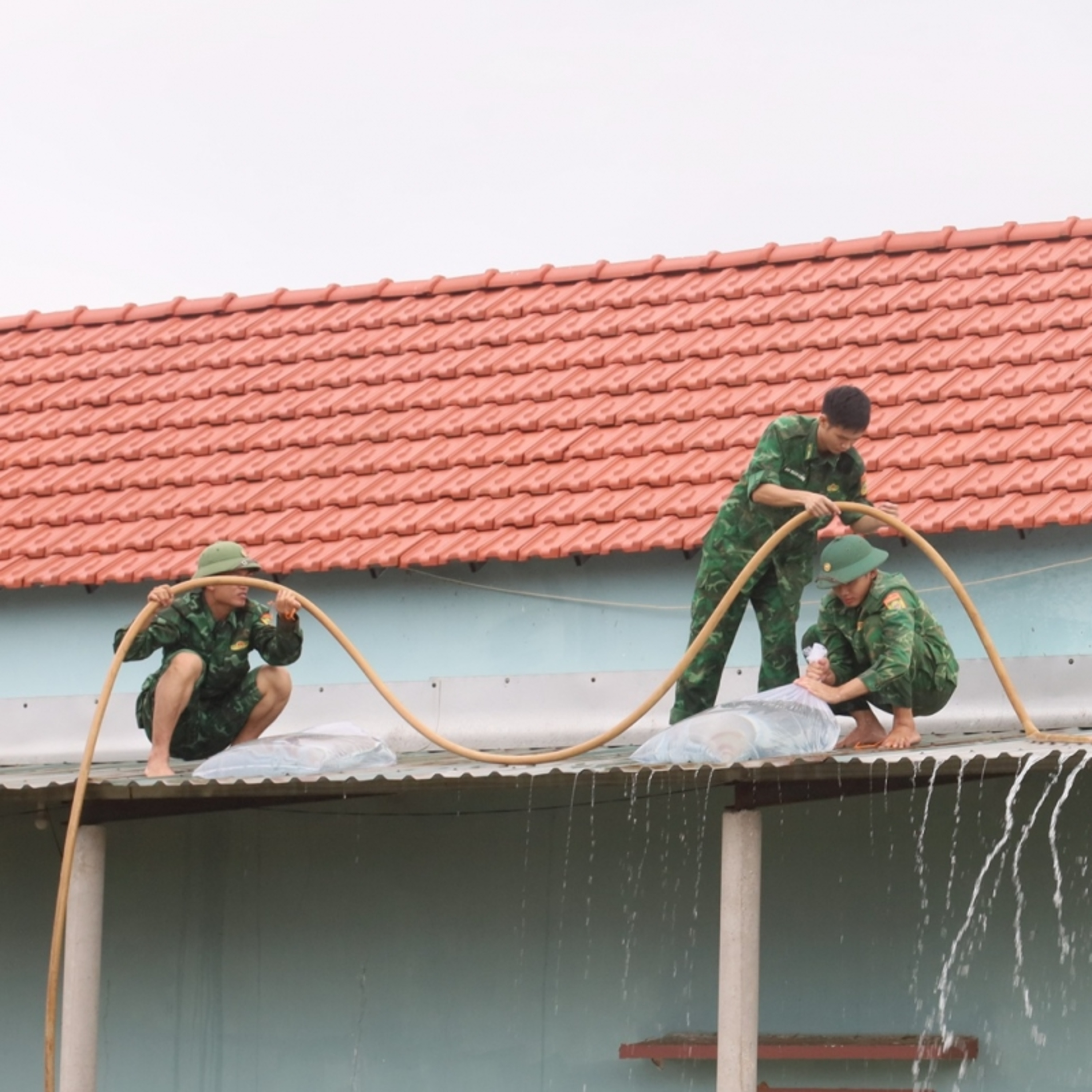 Tiêu điểm - Quảng Ngãi hoàn thành di dời dân tránh bão trước 17 giờ ngày 6/11